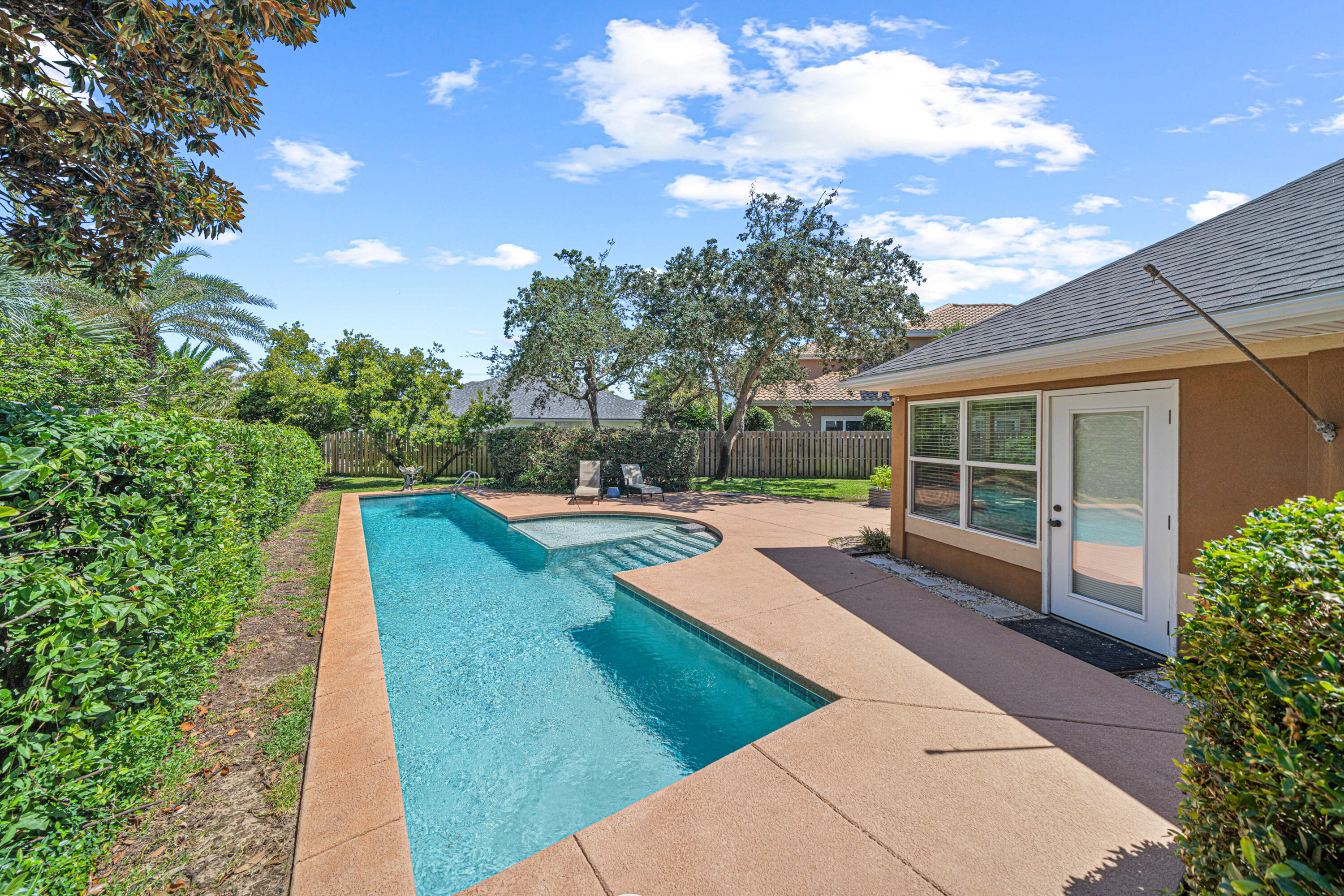 454 Avalon Boulevard