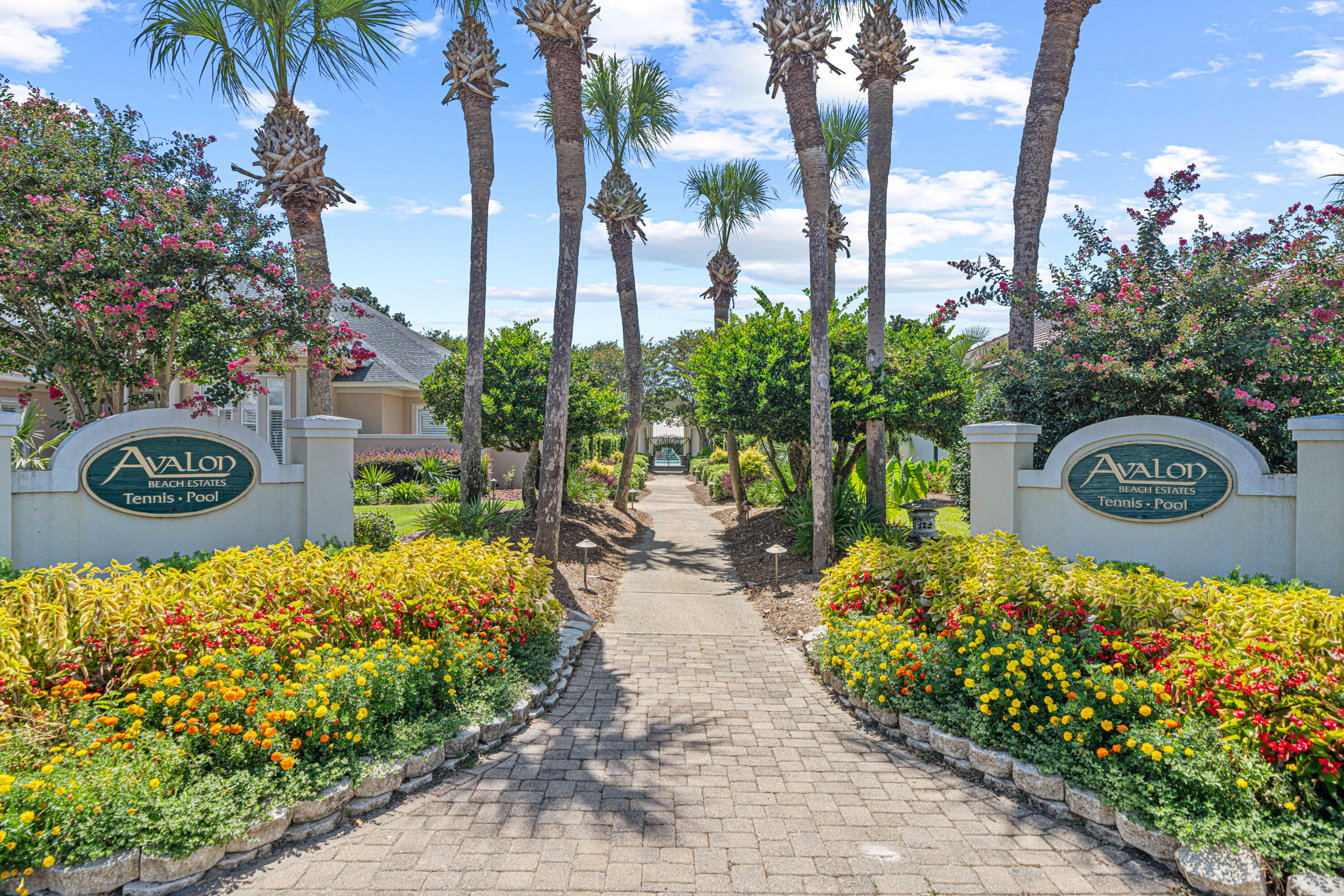 454 Avalon Boulevard