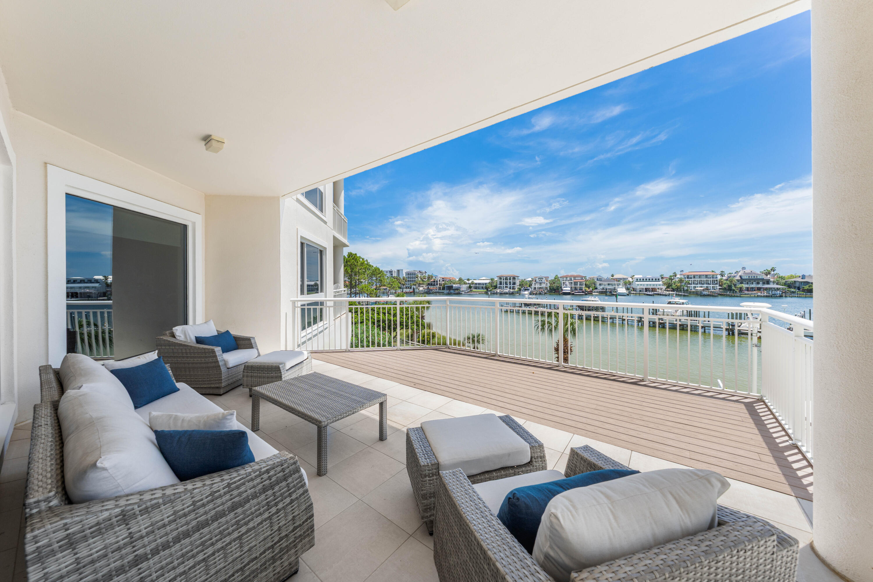662 Harbor Boulevard UNIT 220