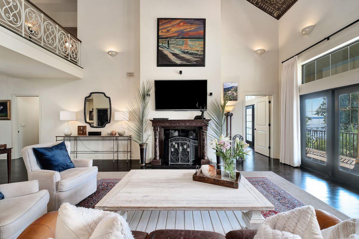 4544 Bayside Drive