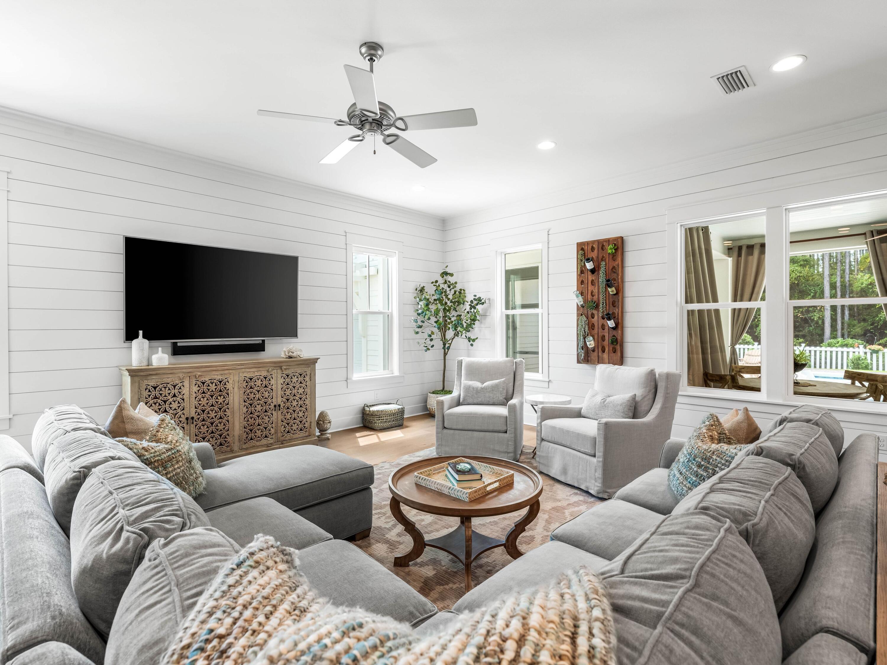 493 Medley Street