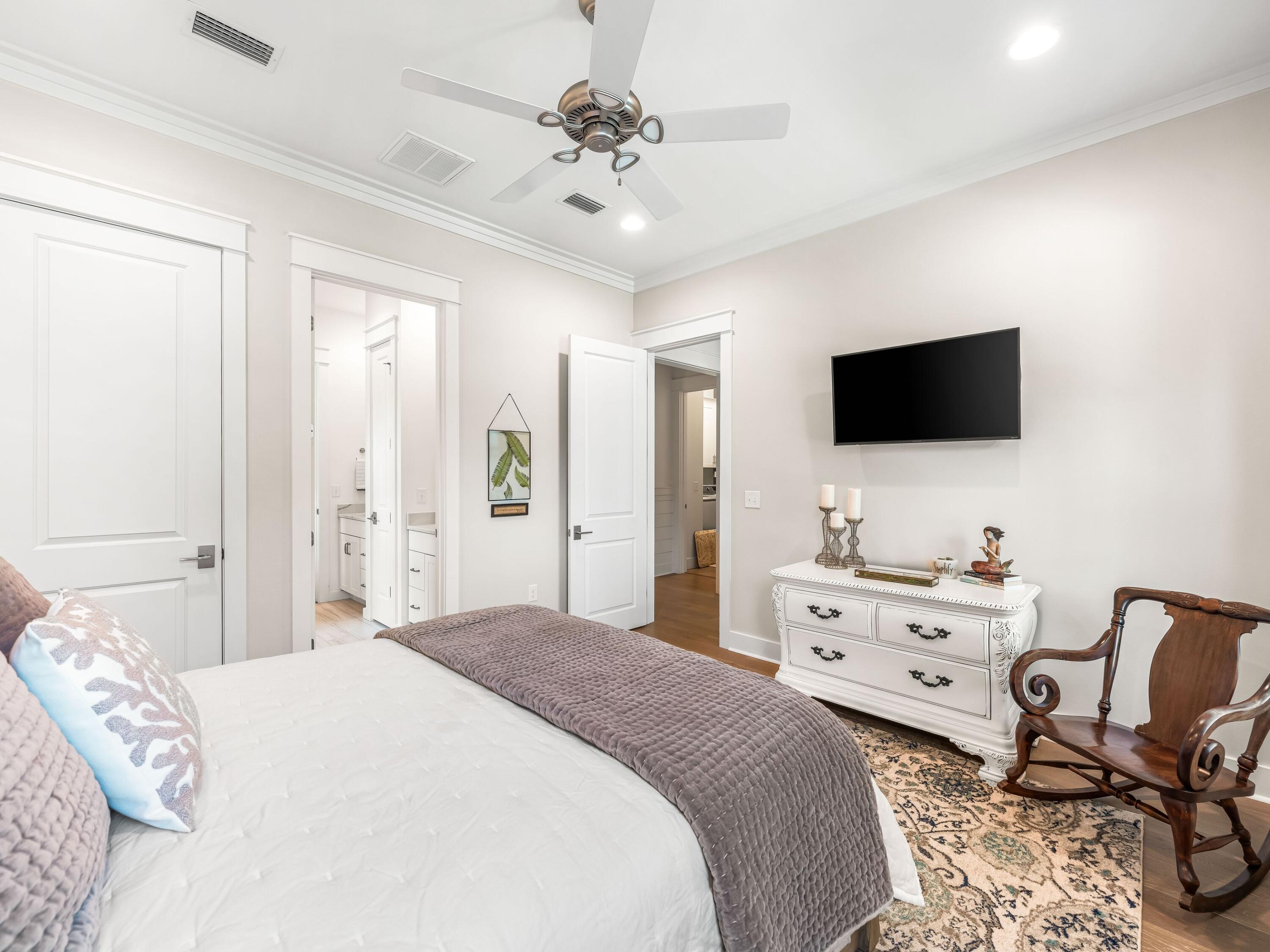 493 Medley Street