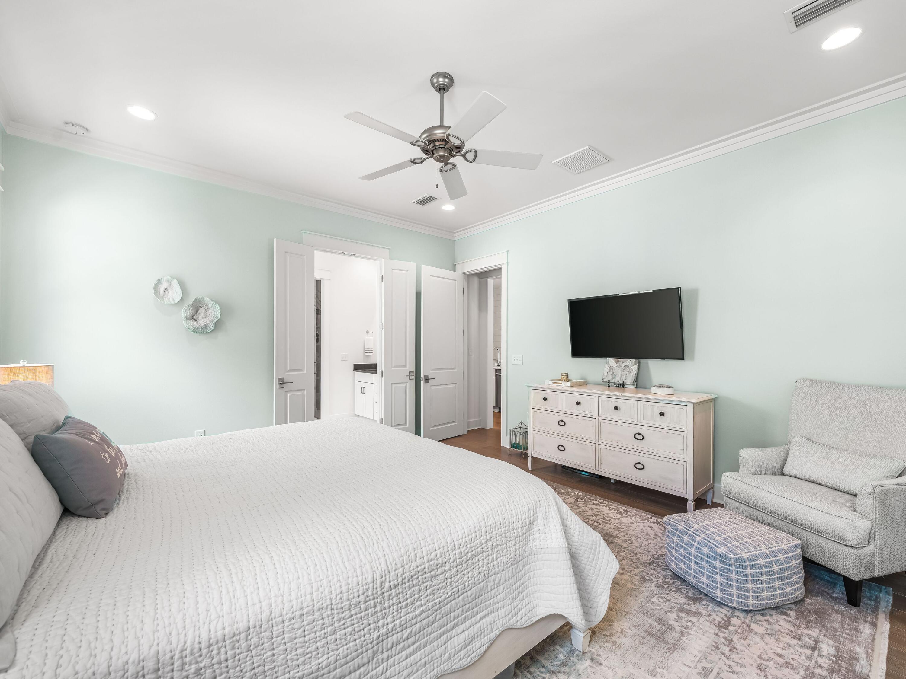 493 Medley Street
