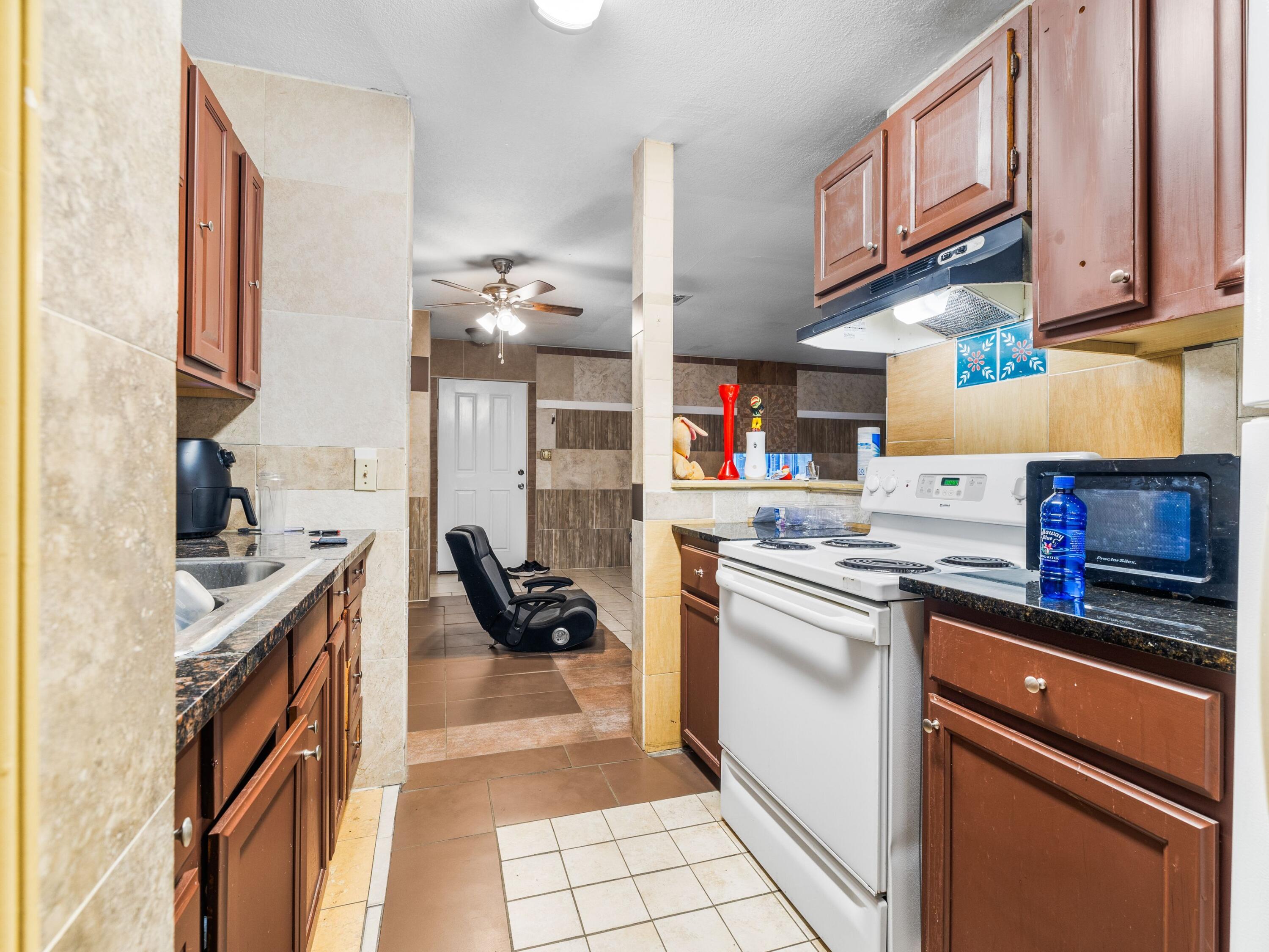 130 E Nine Mile Road Road, 5-8