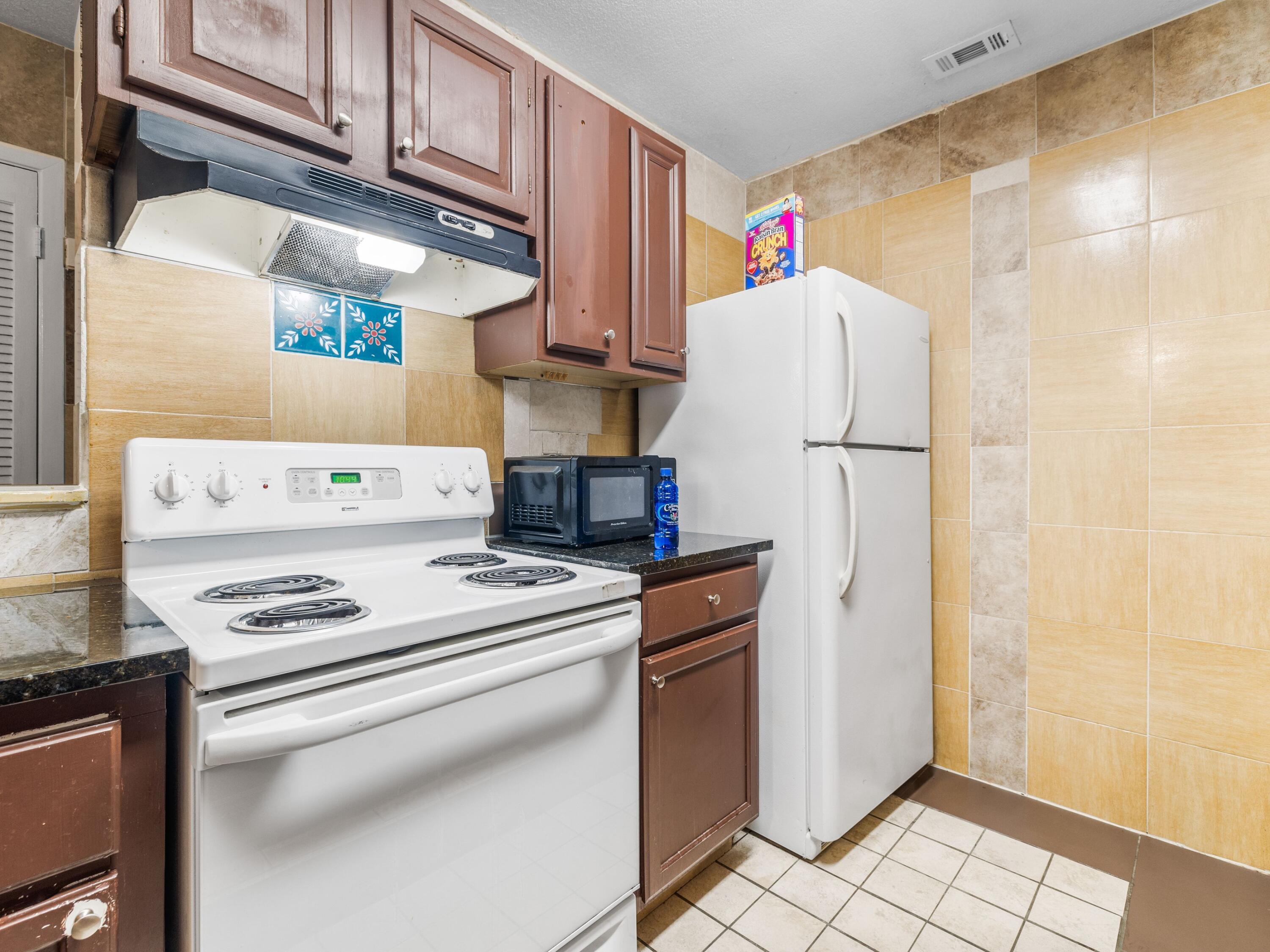 130 E Nine Mile Road Road, 5-8