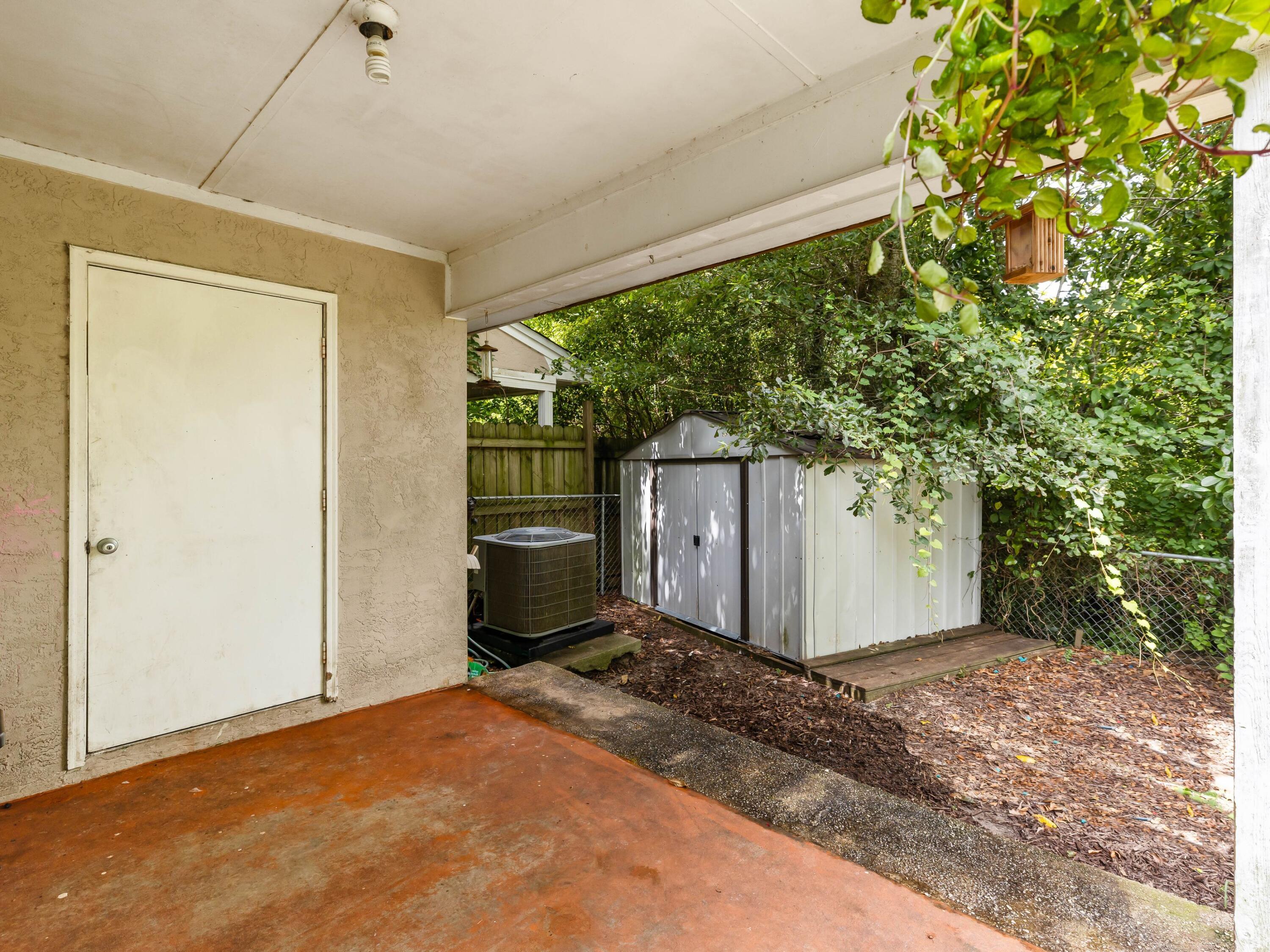 209 N Kimbrel Avenue
