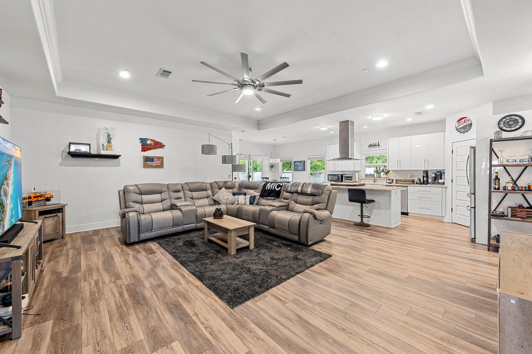 736 Commanche Street