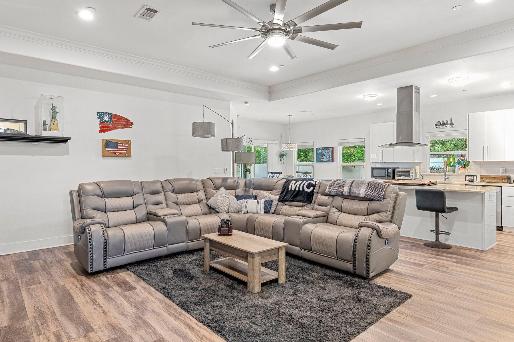 736 Commanche Street