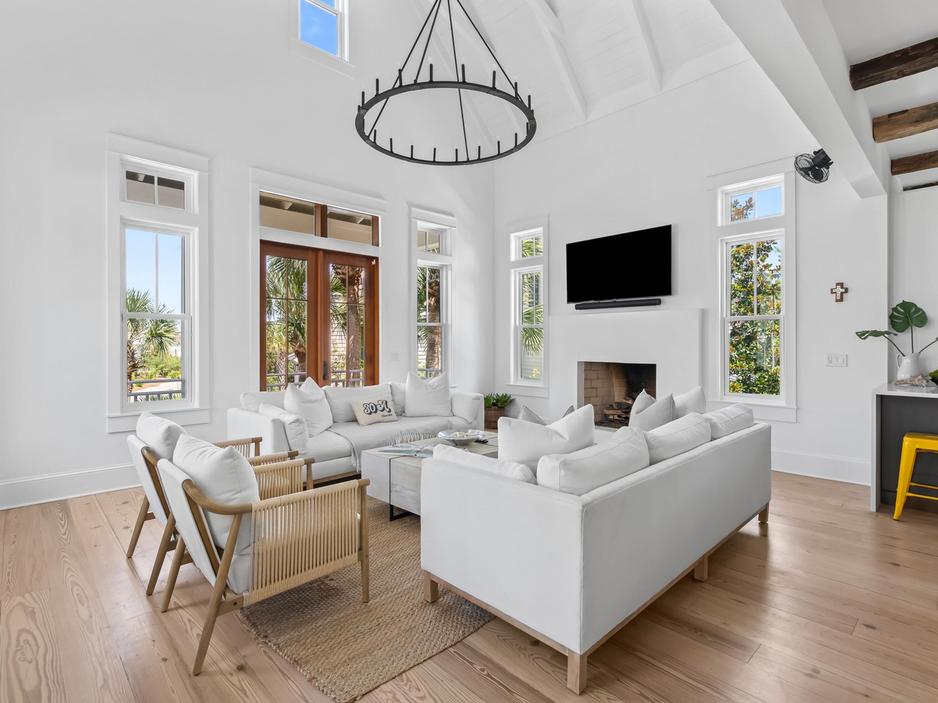 107 E Bermuda Drive