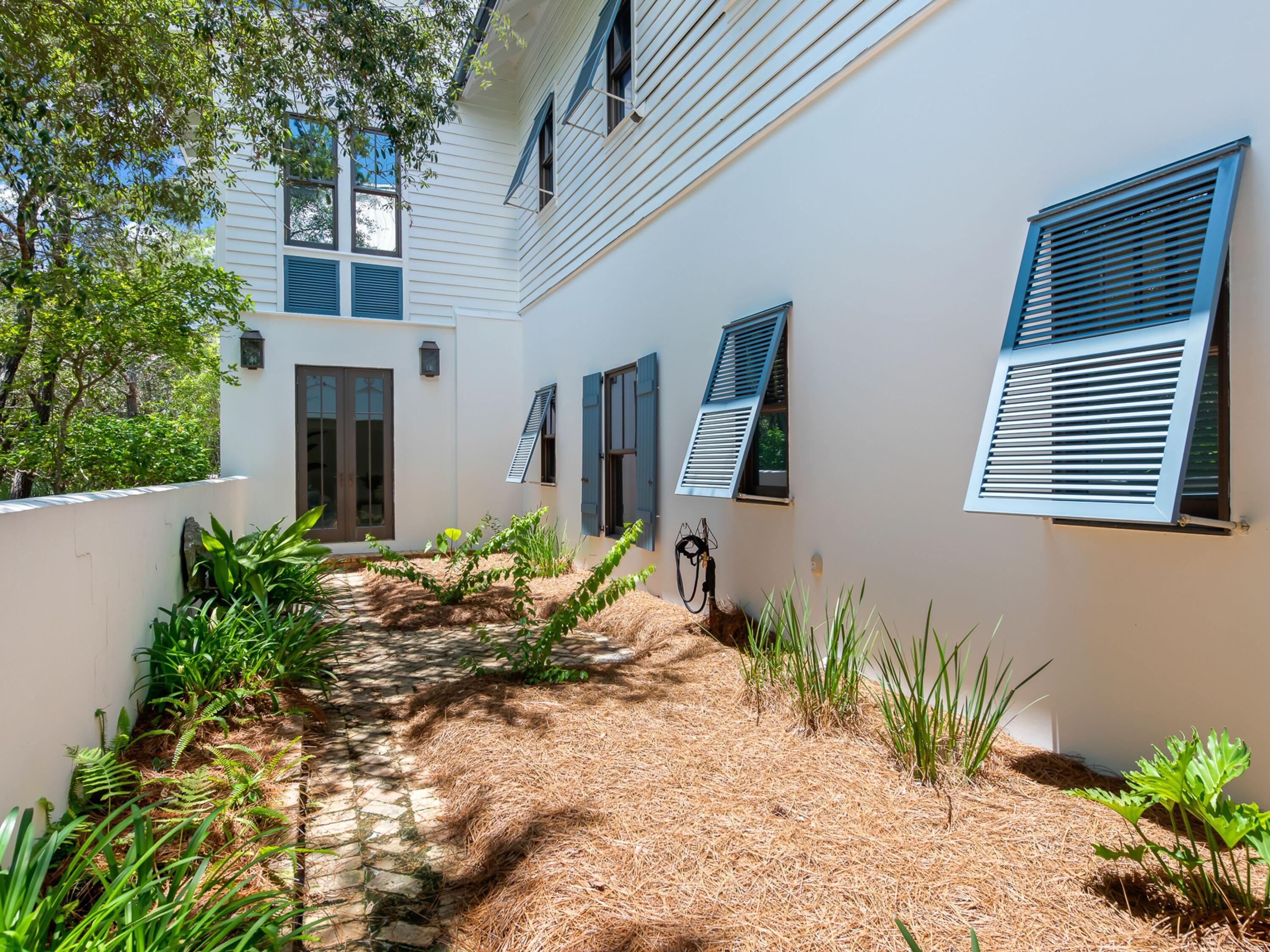 107 E Bermuda Drive