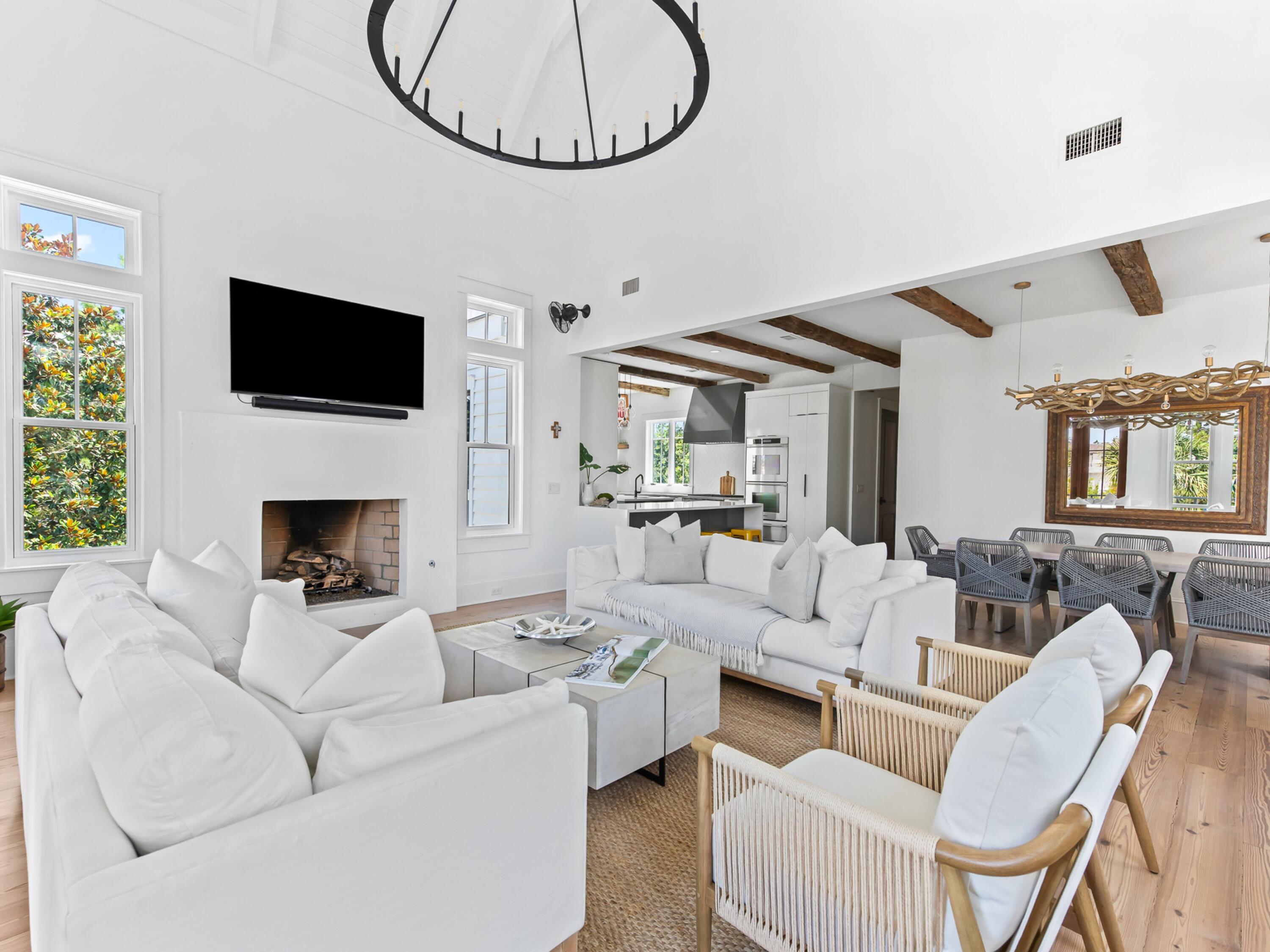 107 E Bermuda Drive