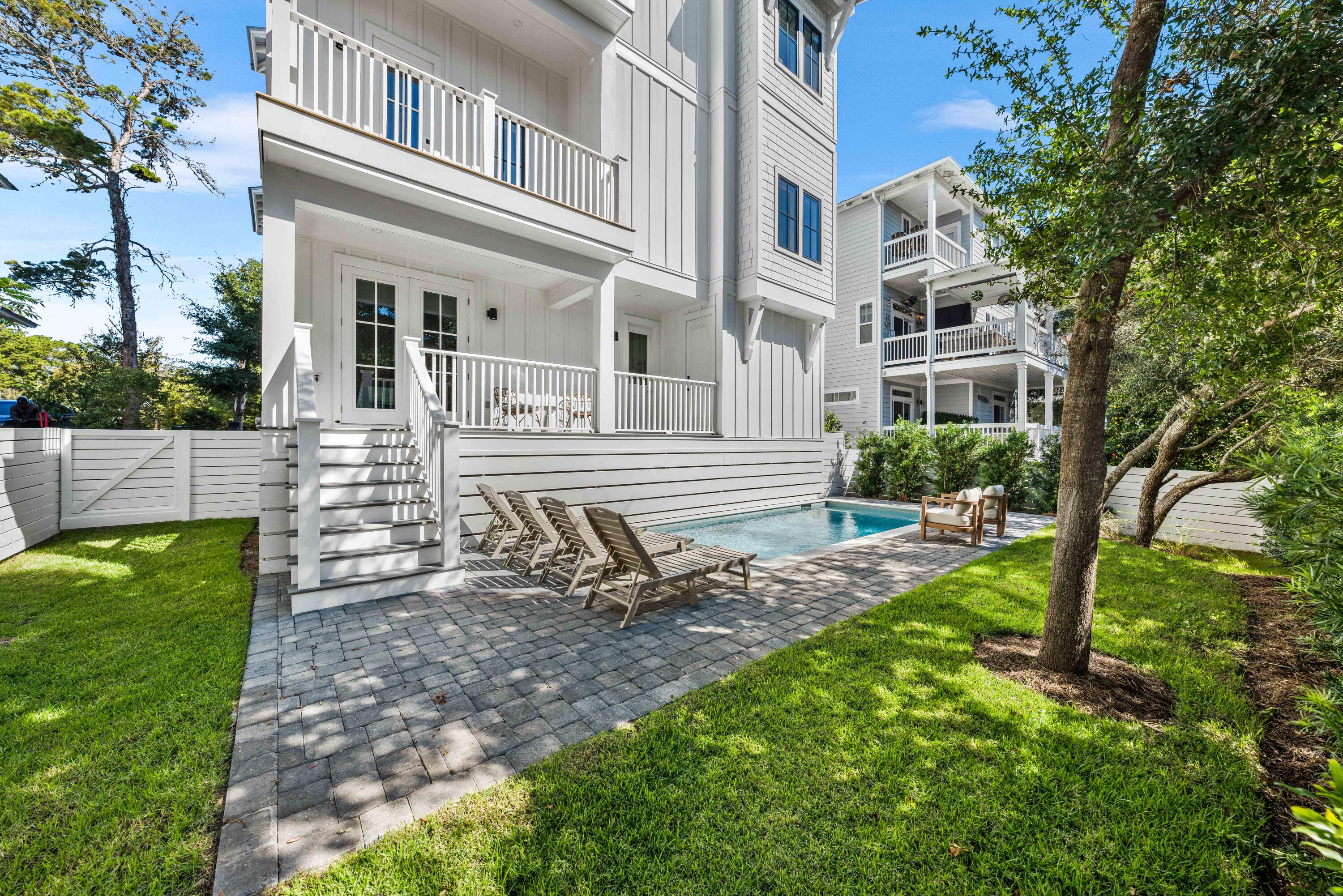 394 Grande Pointe Circle