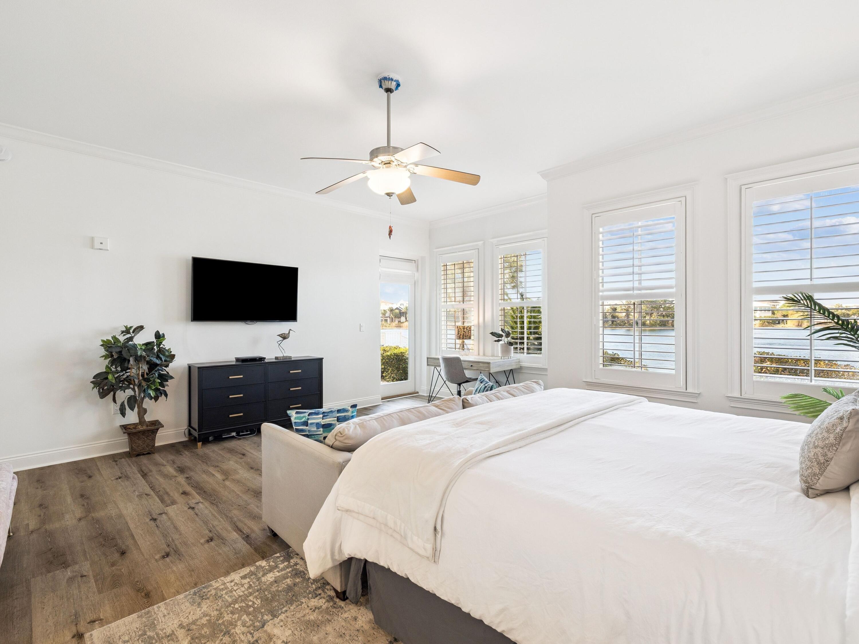 118 Carillon Market Street 102