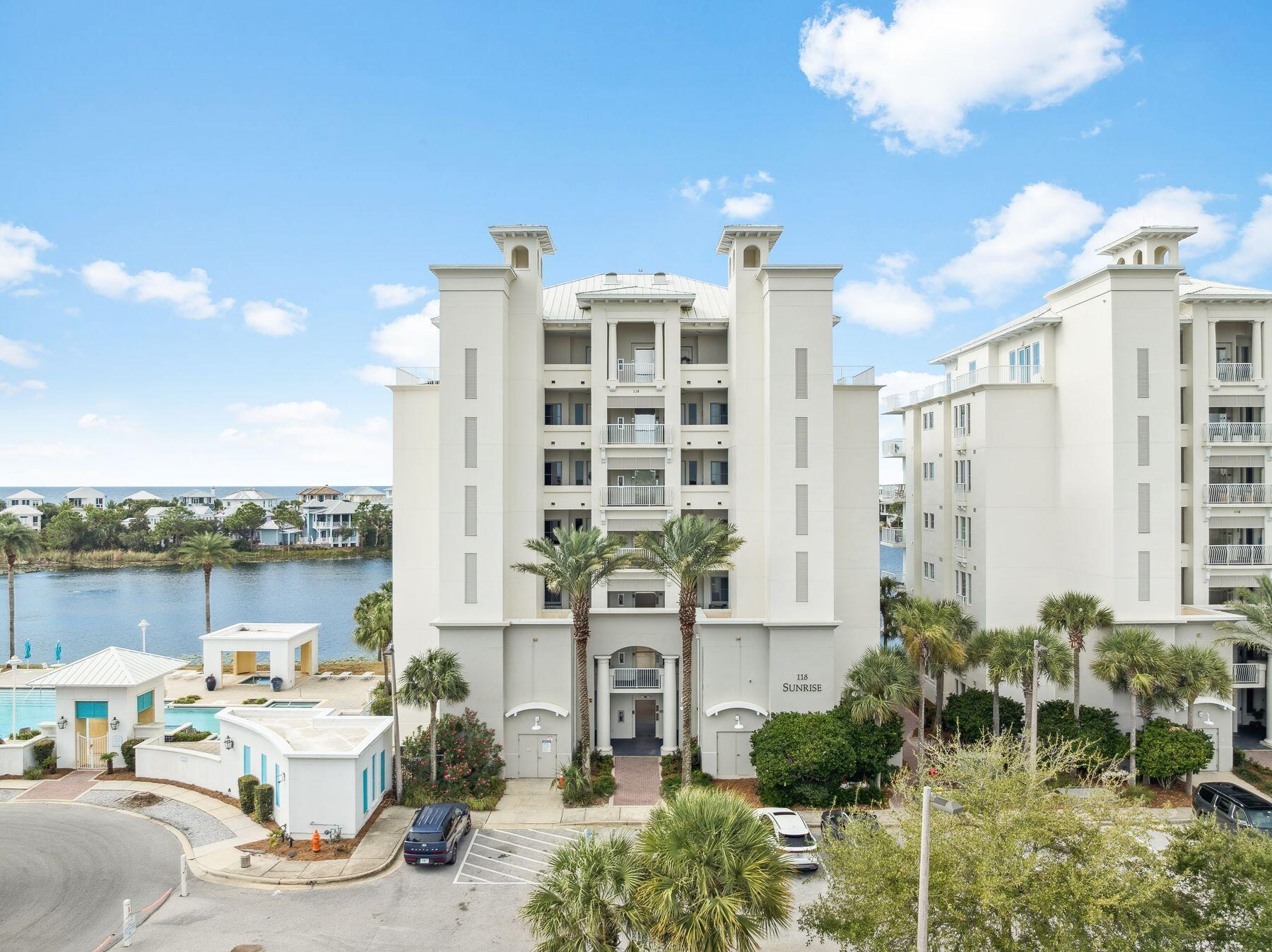 118 Carillon Market Street 102