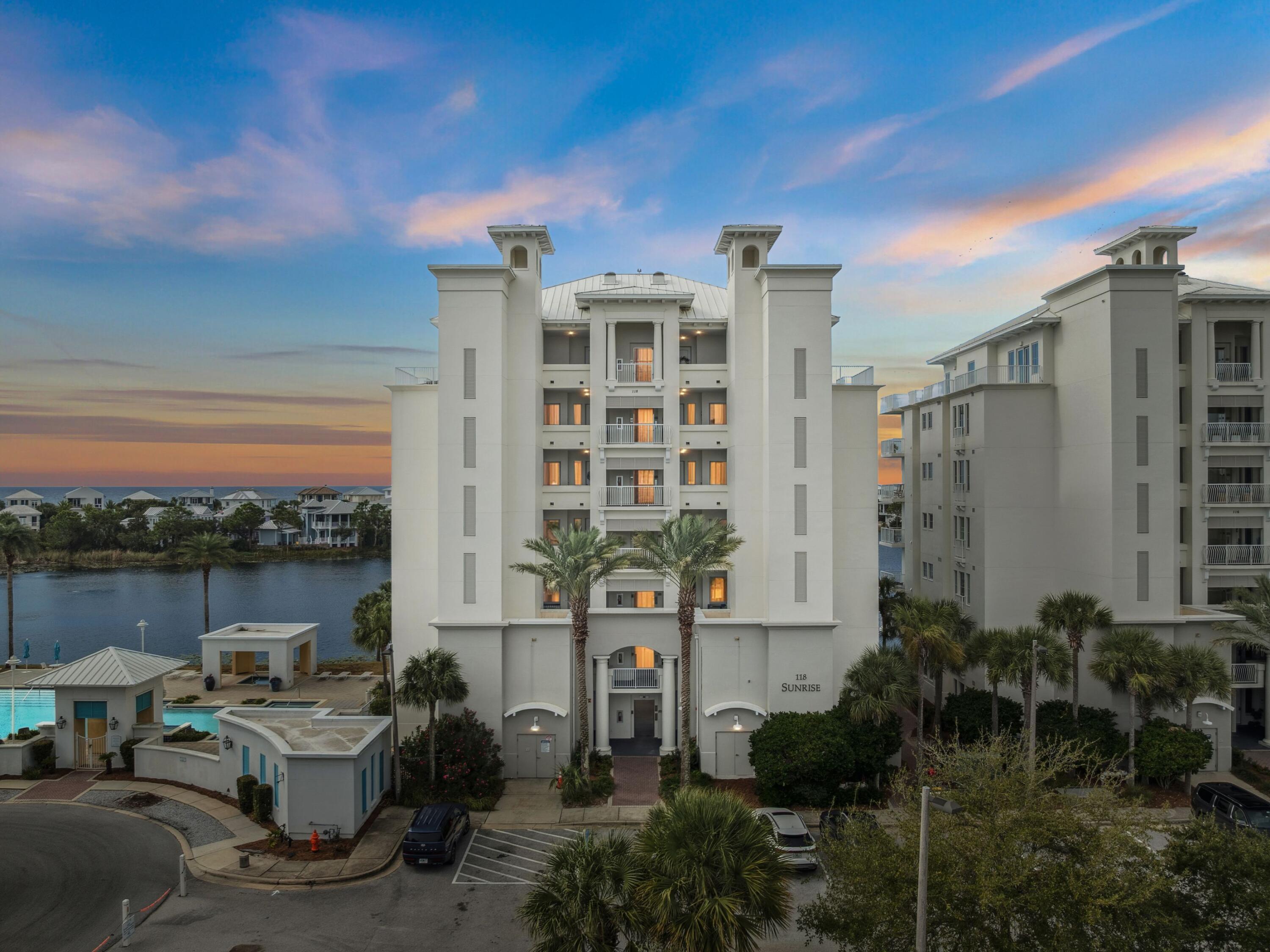 118 Carillon Market Street 102