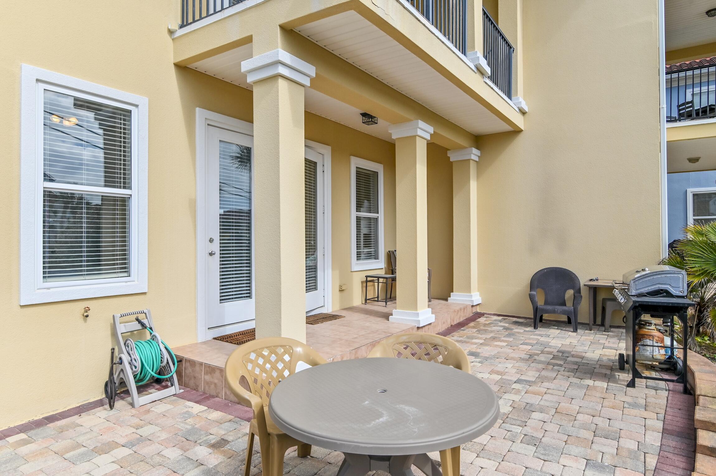 431 La Valencia Circle