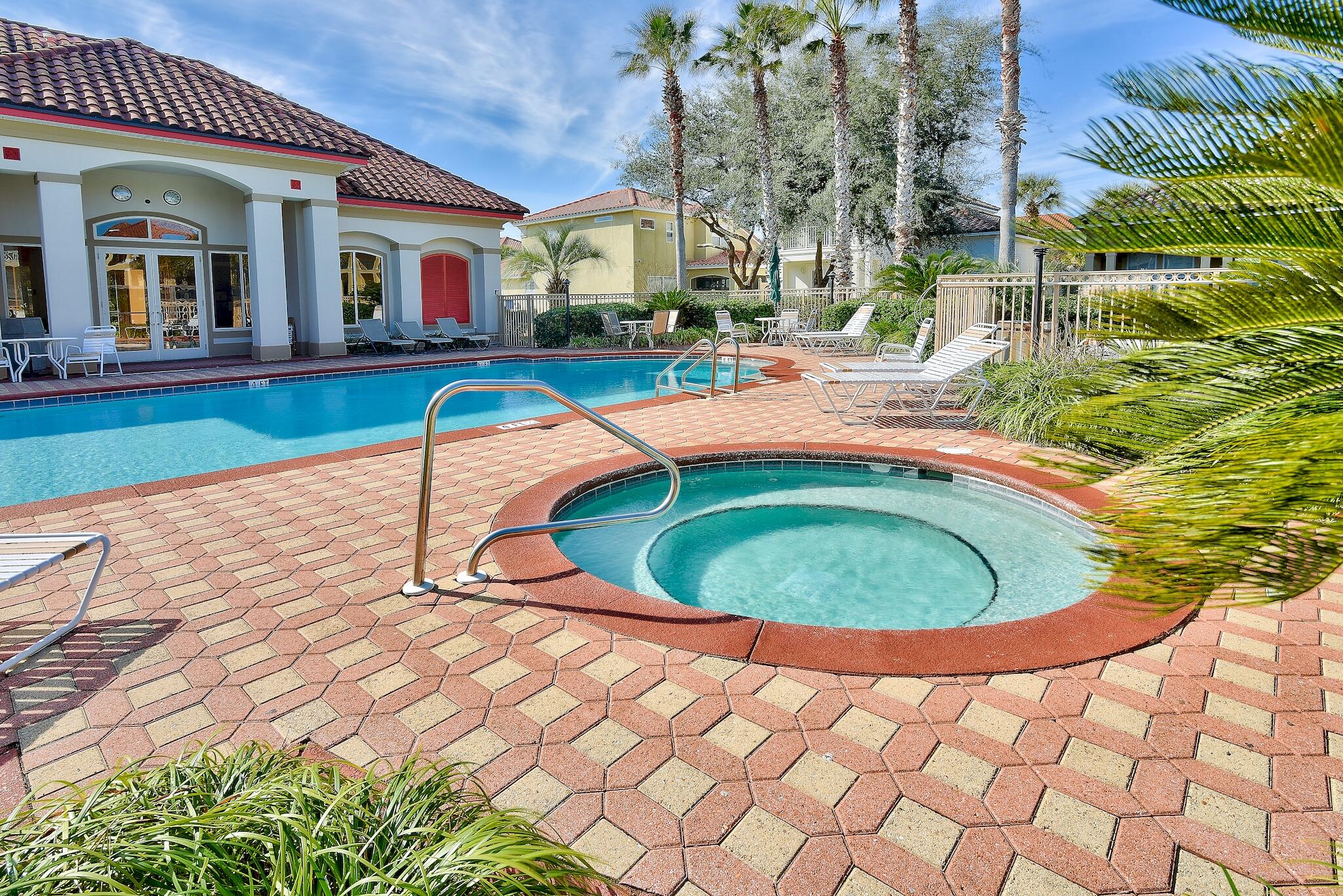 431 La Valencia Circle