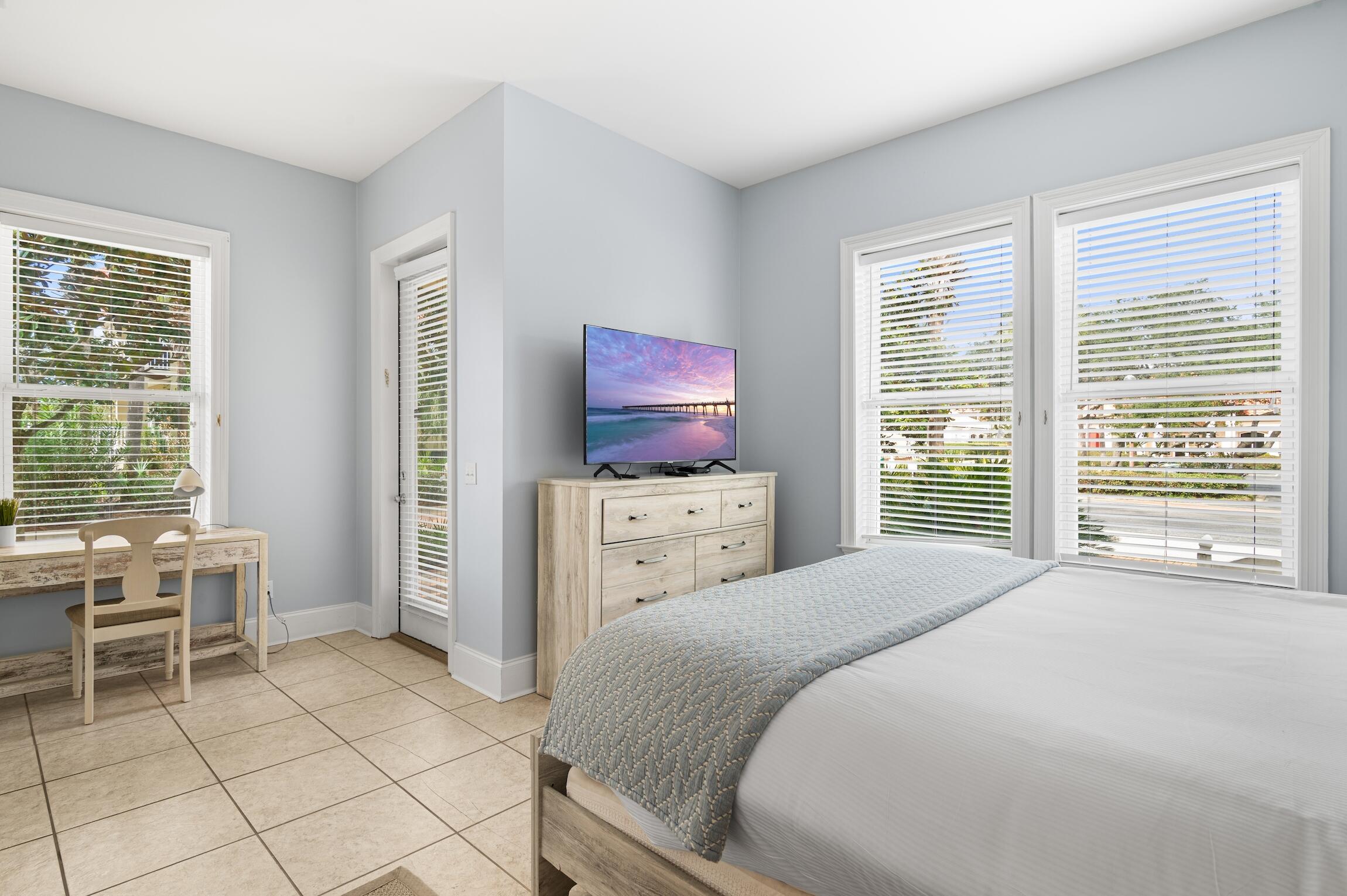 431 La Valencia Circle