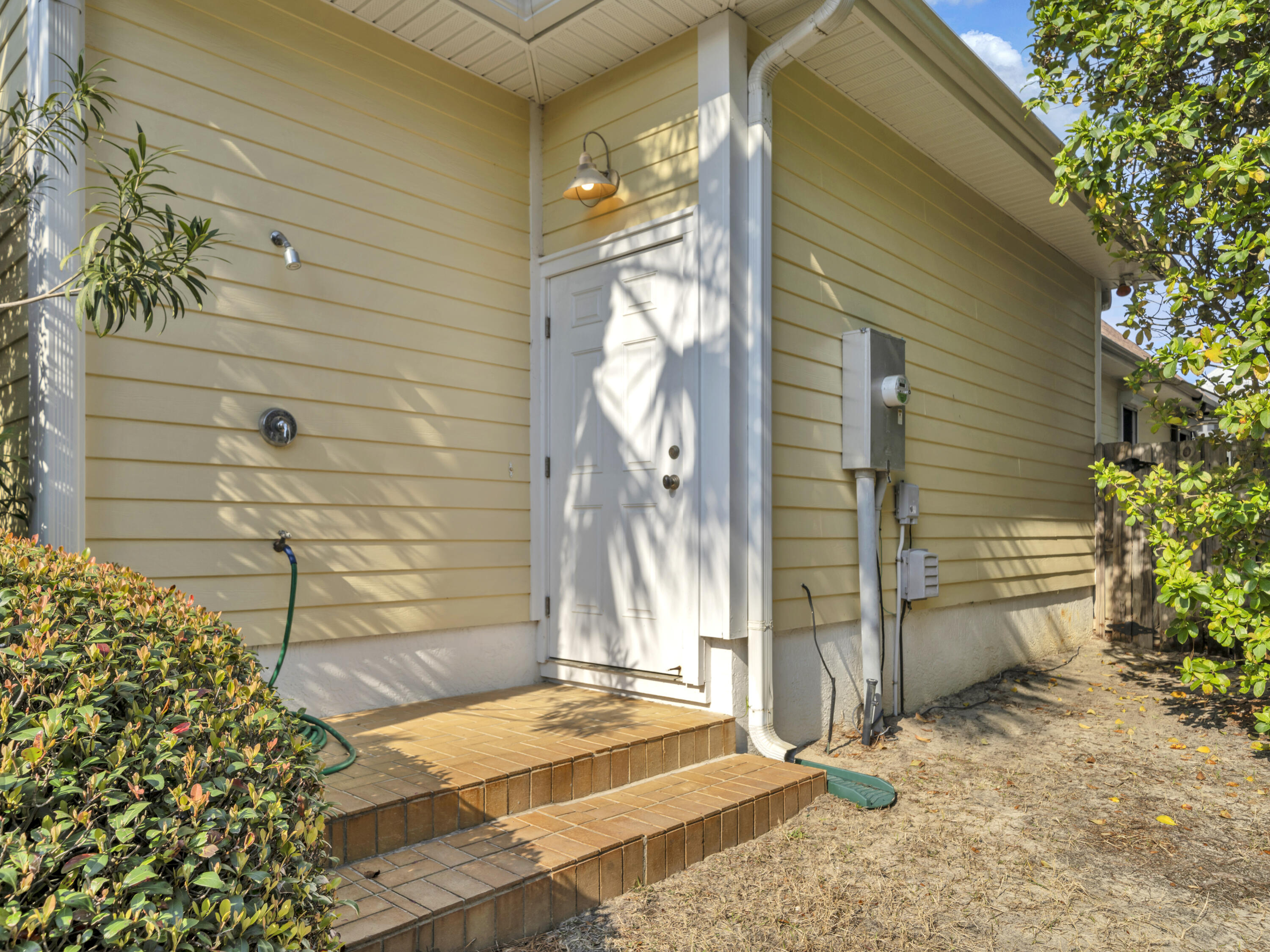 419 Pelican Circle
