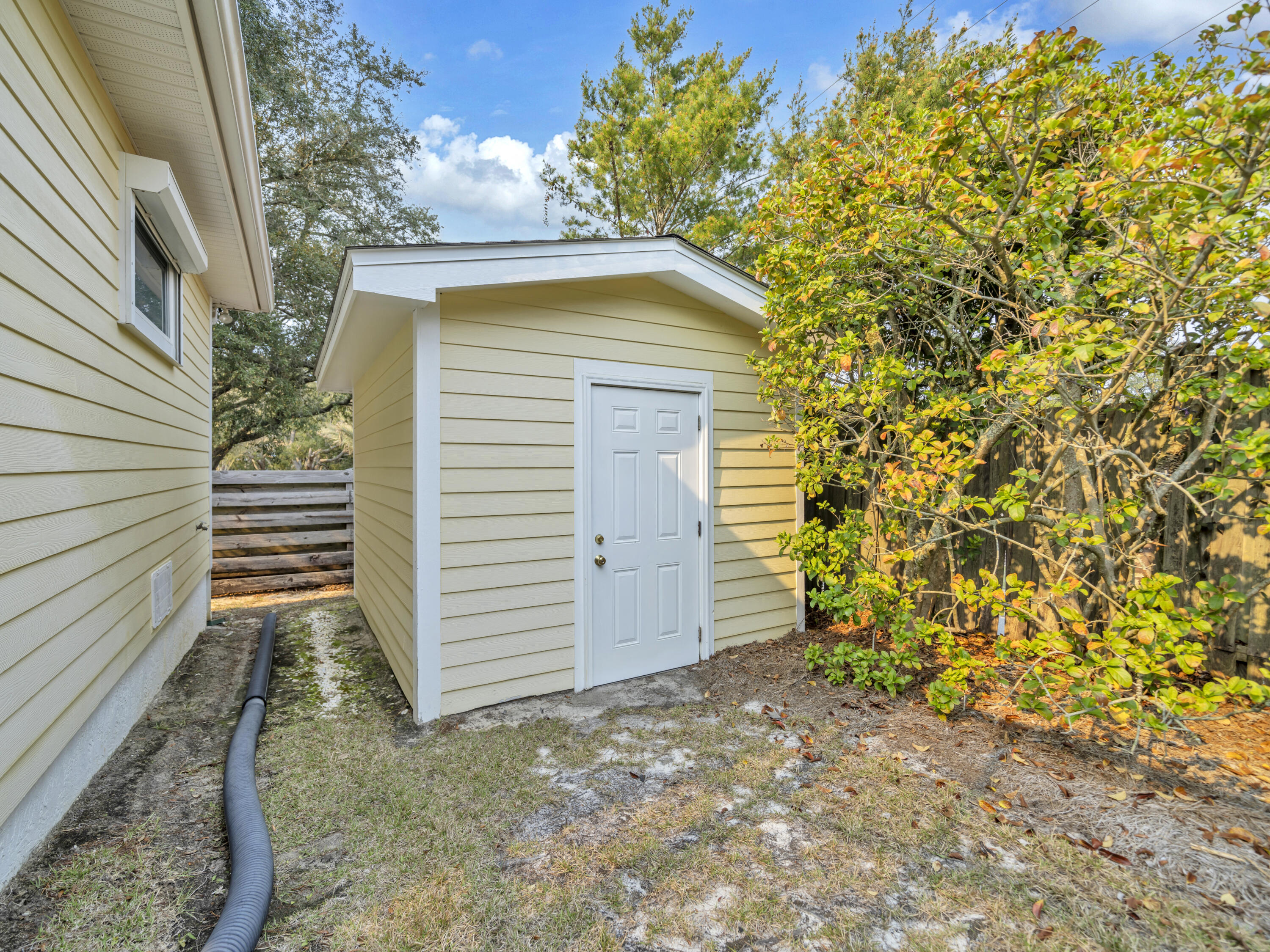 419 Pelican Circle