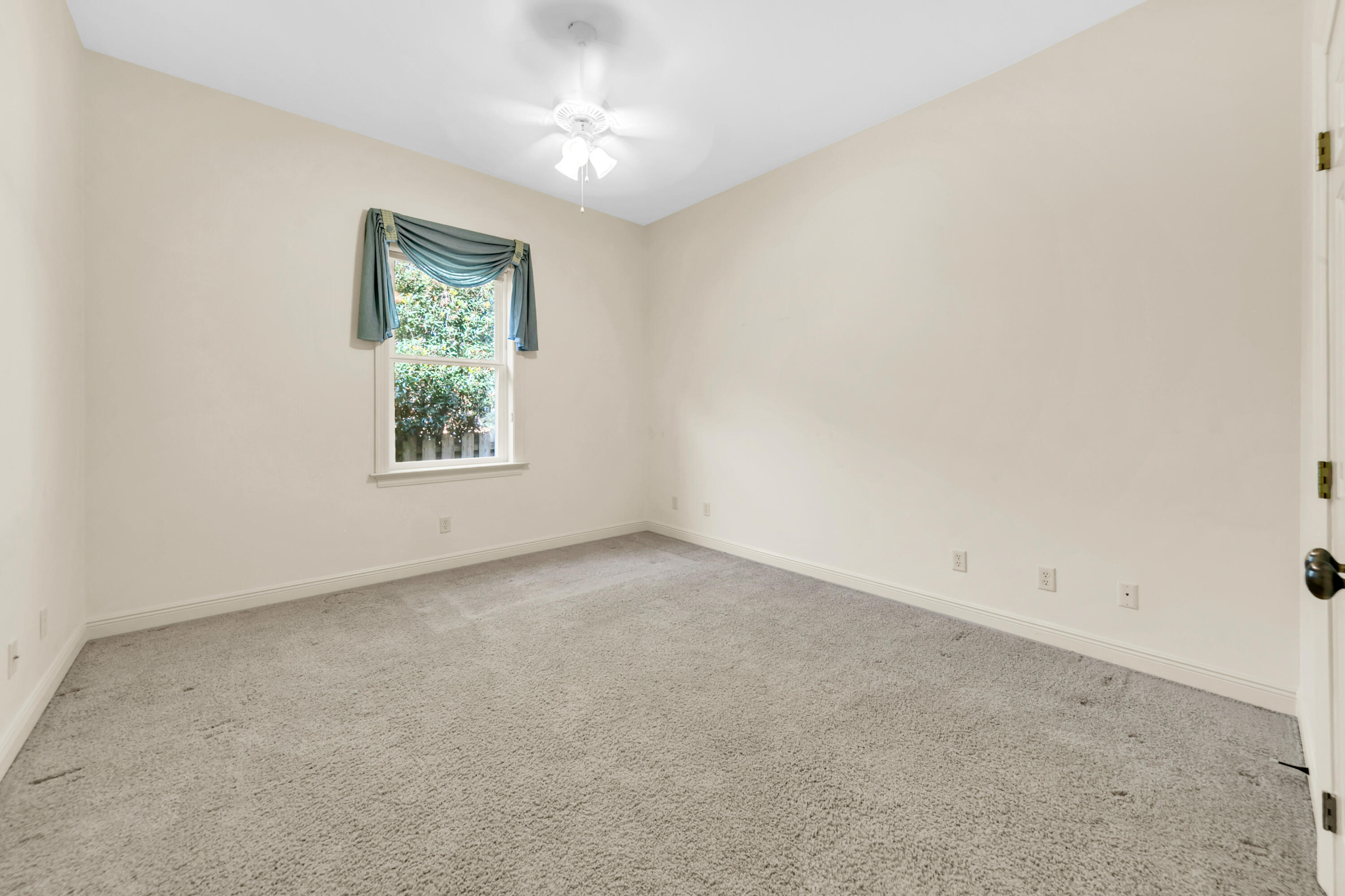 419 Pelican Circle