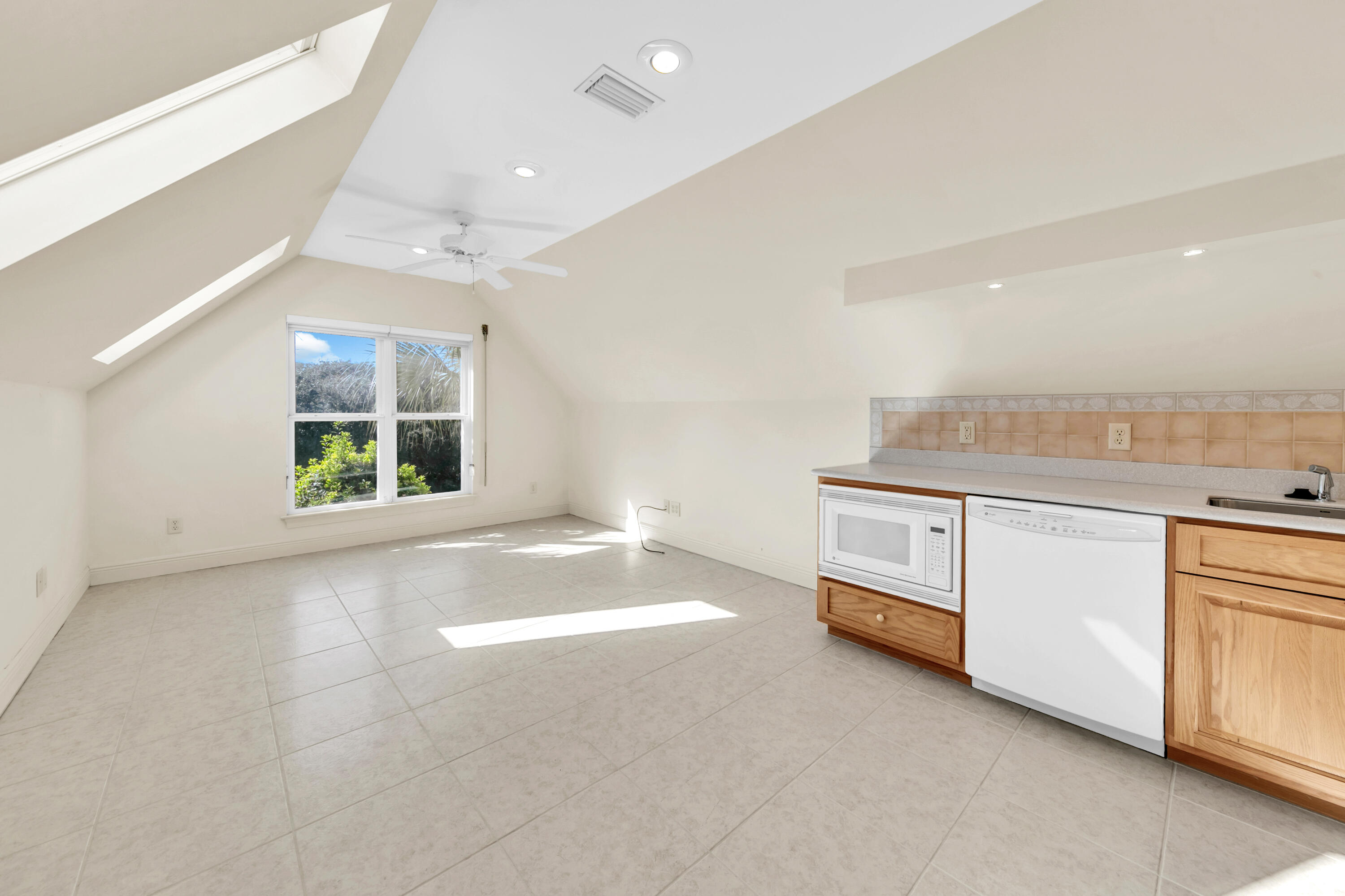 419 Pelican Circle