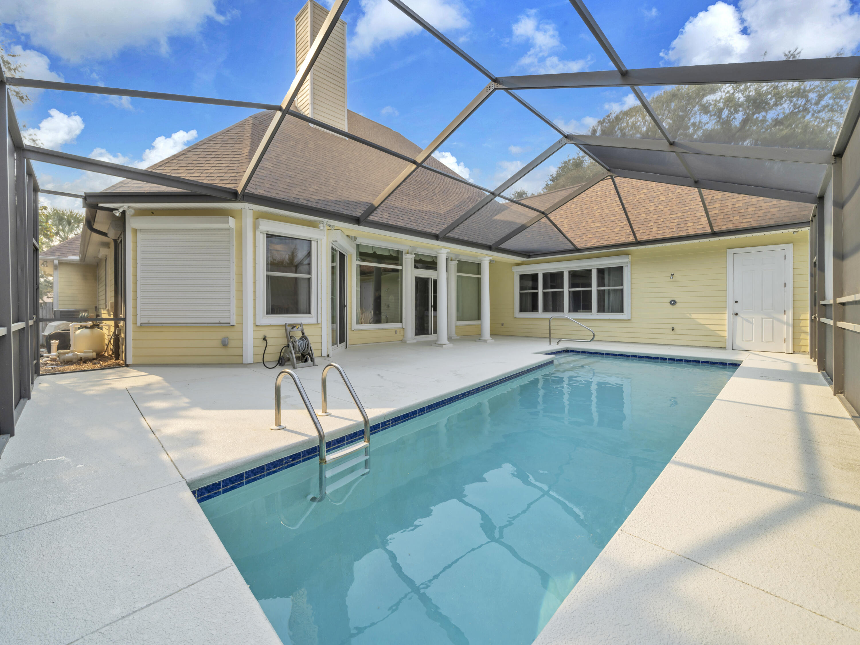 419 Pelican Circle