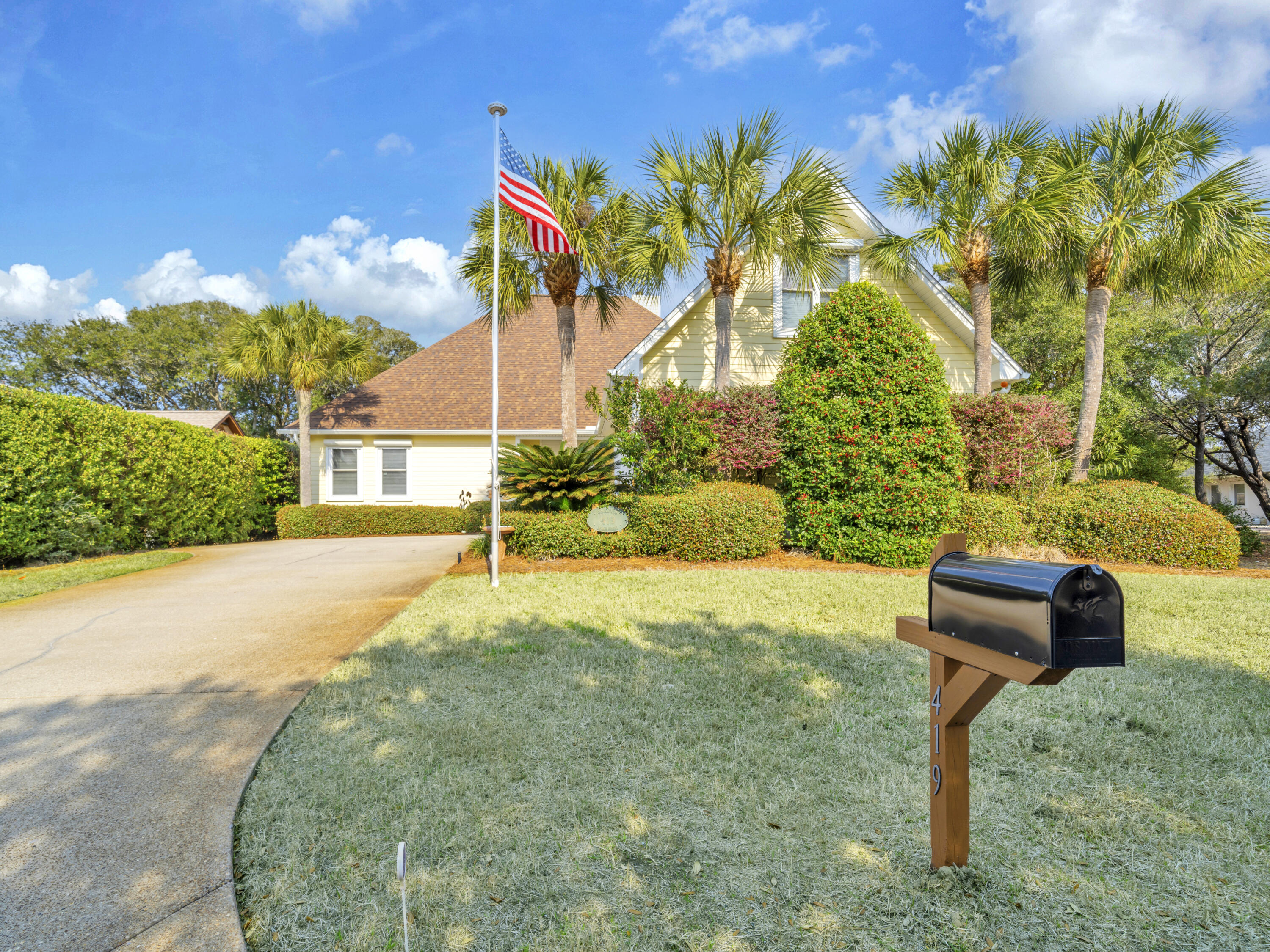 419 Pelican Circle