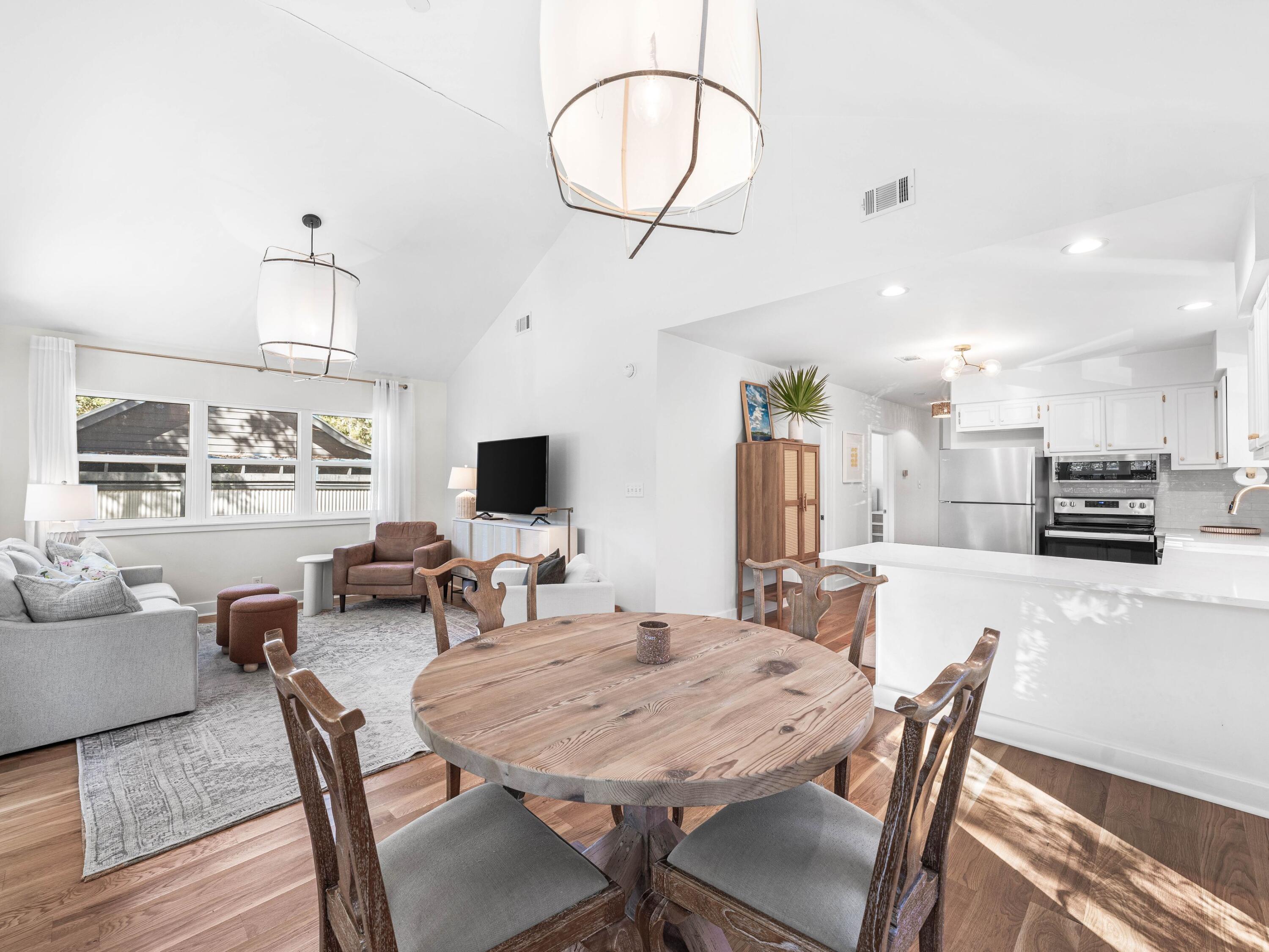 1068 N County Highway 395