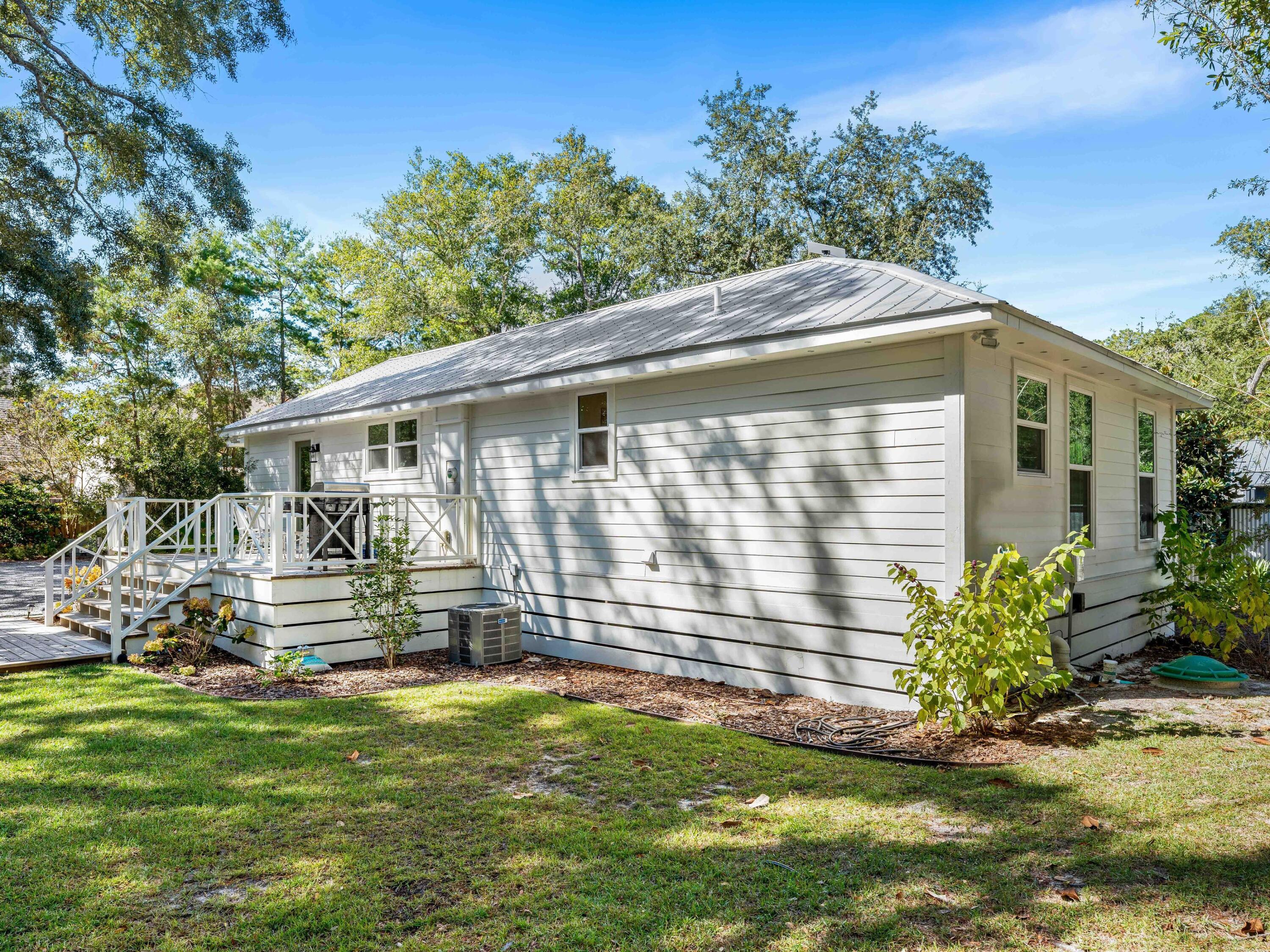 1068 N County Highway 395