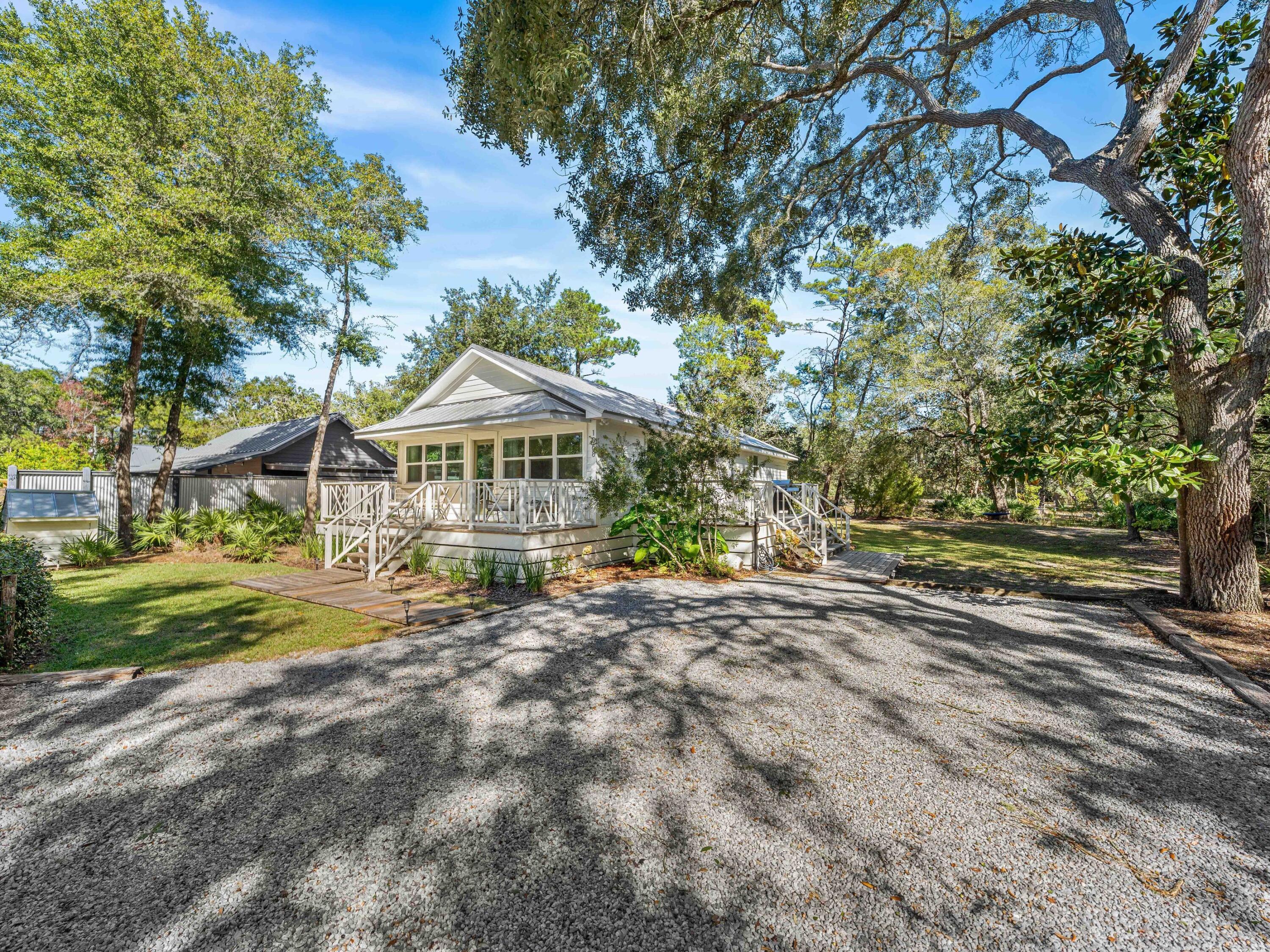 1068 N County Highway 395