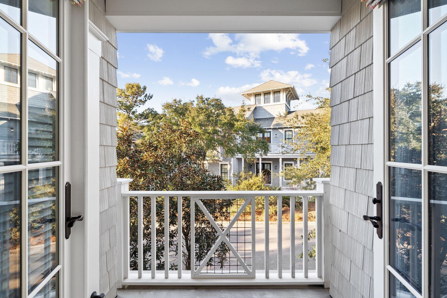 29 W Yacht Pond Lane