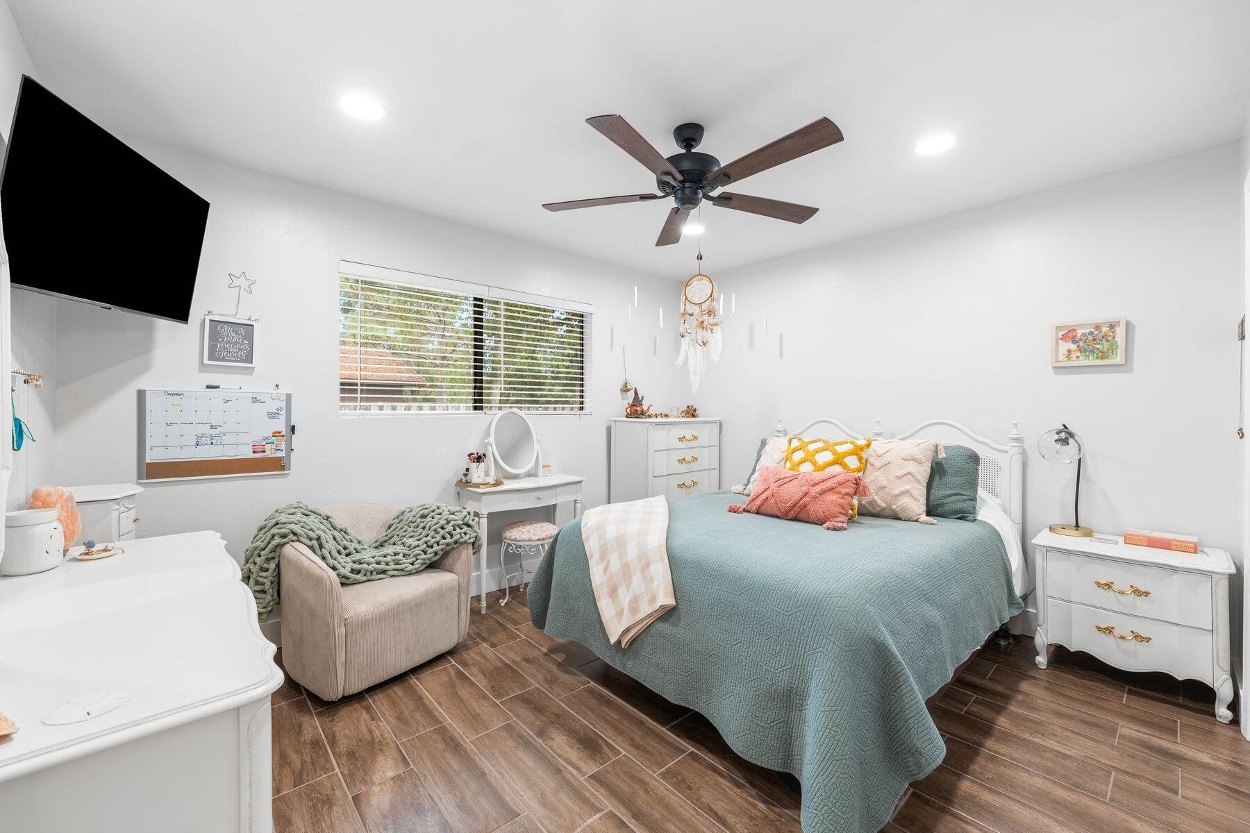 32 7th Avenue 120