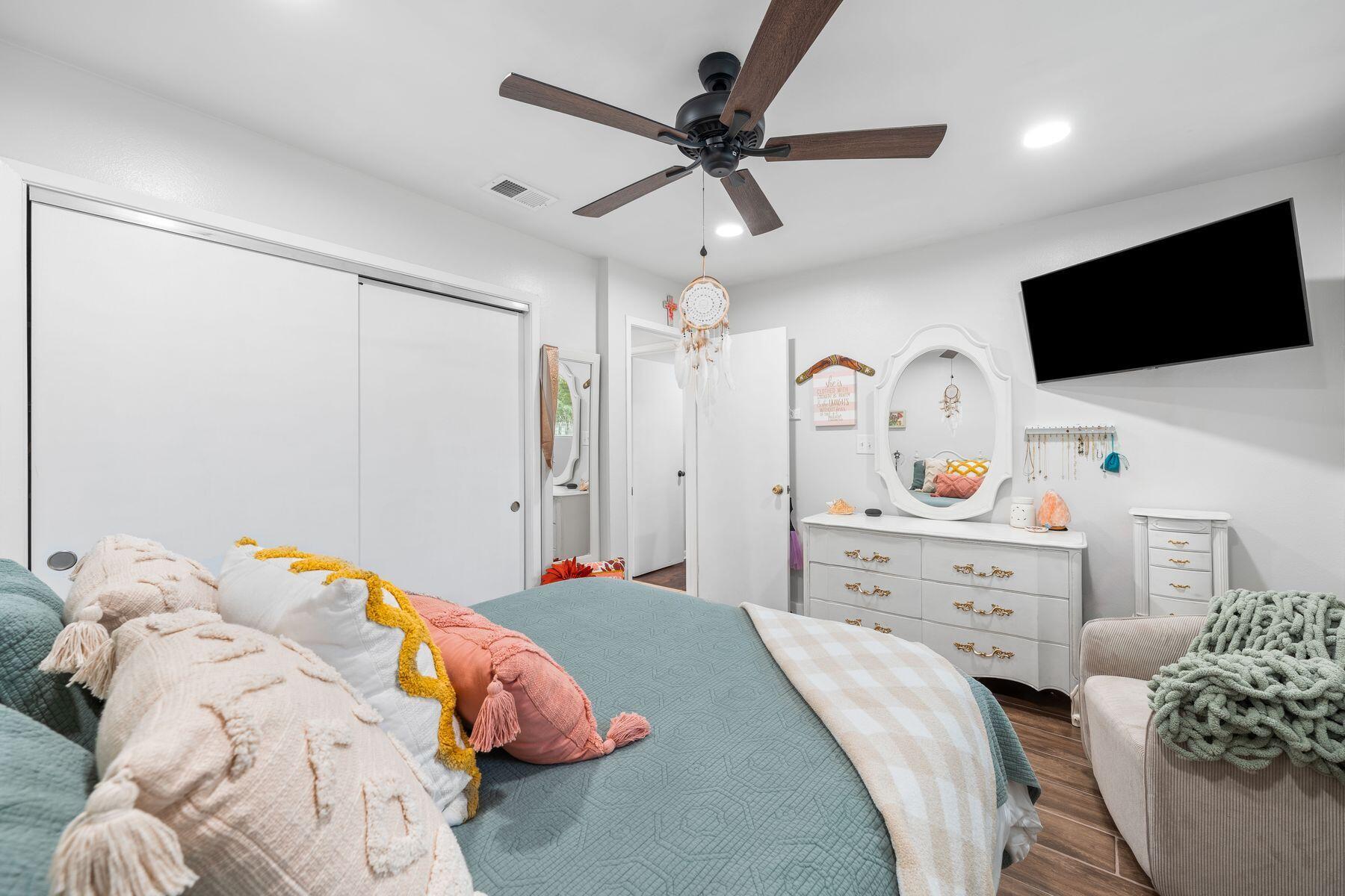 32 7th Avenue 120