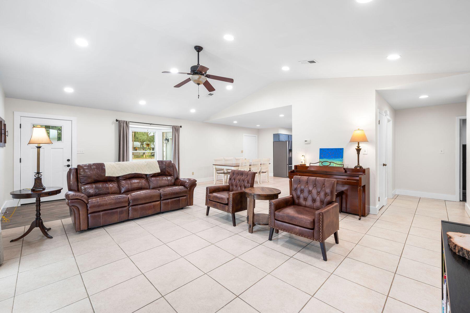 32 7th Avenue 120