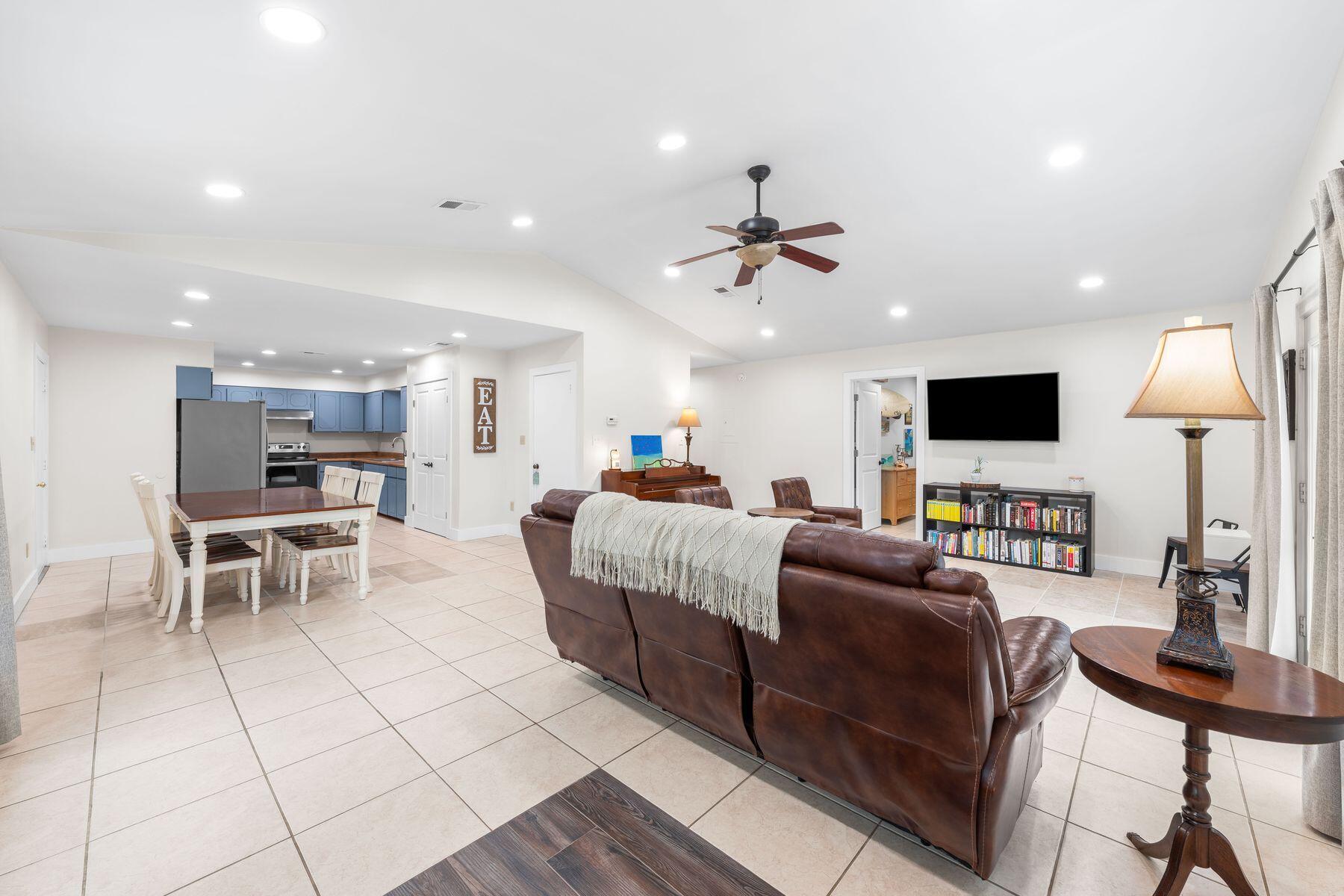 32 7th Avenue 120