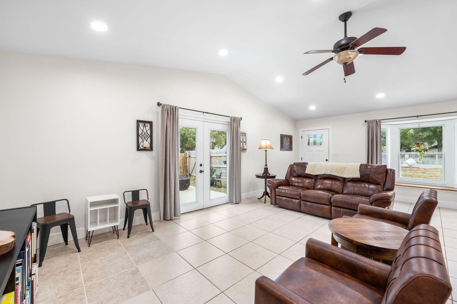 32 7th Avenue 120