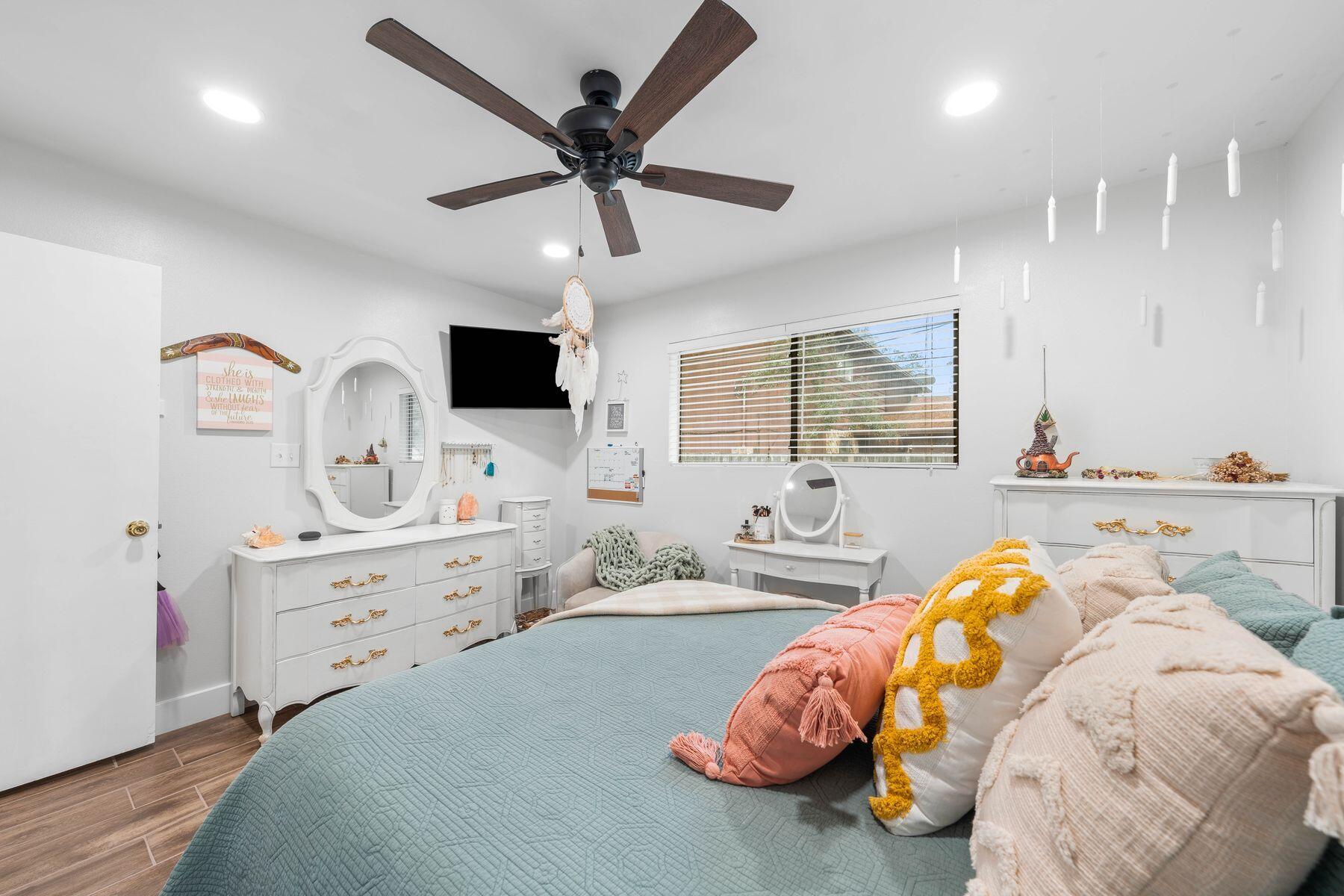 32 7th Avenue 120
