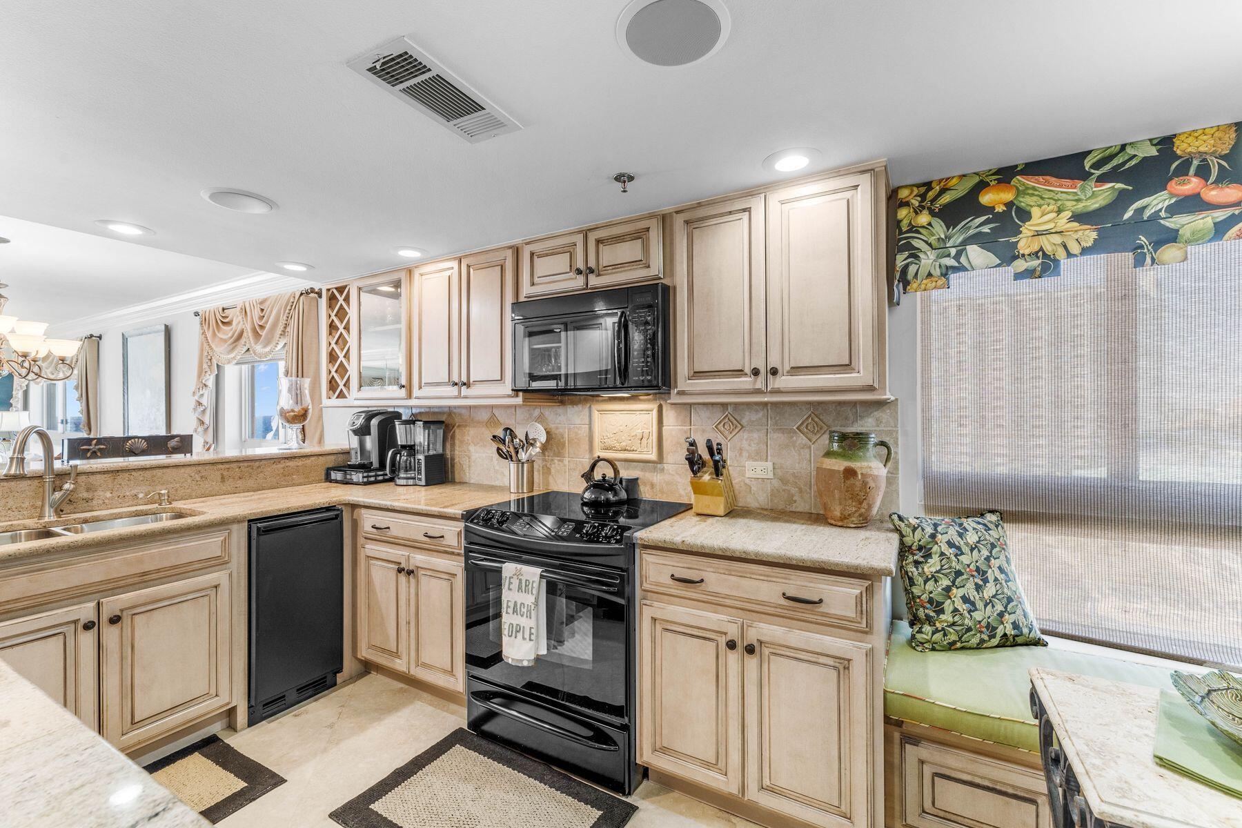 1008 E Highway 98 83