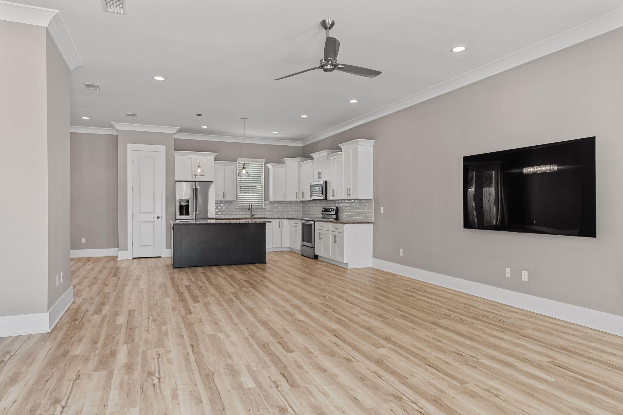 995 Airport Road 43