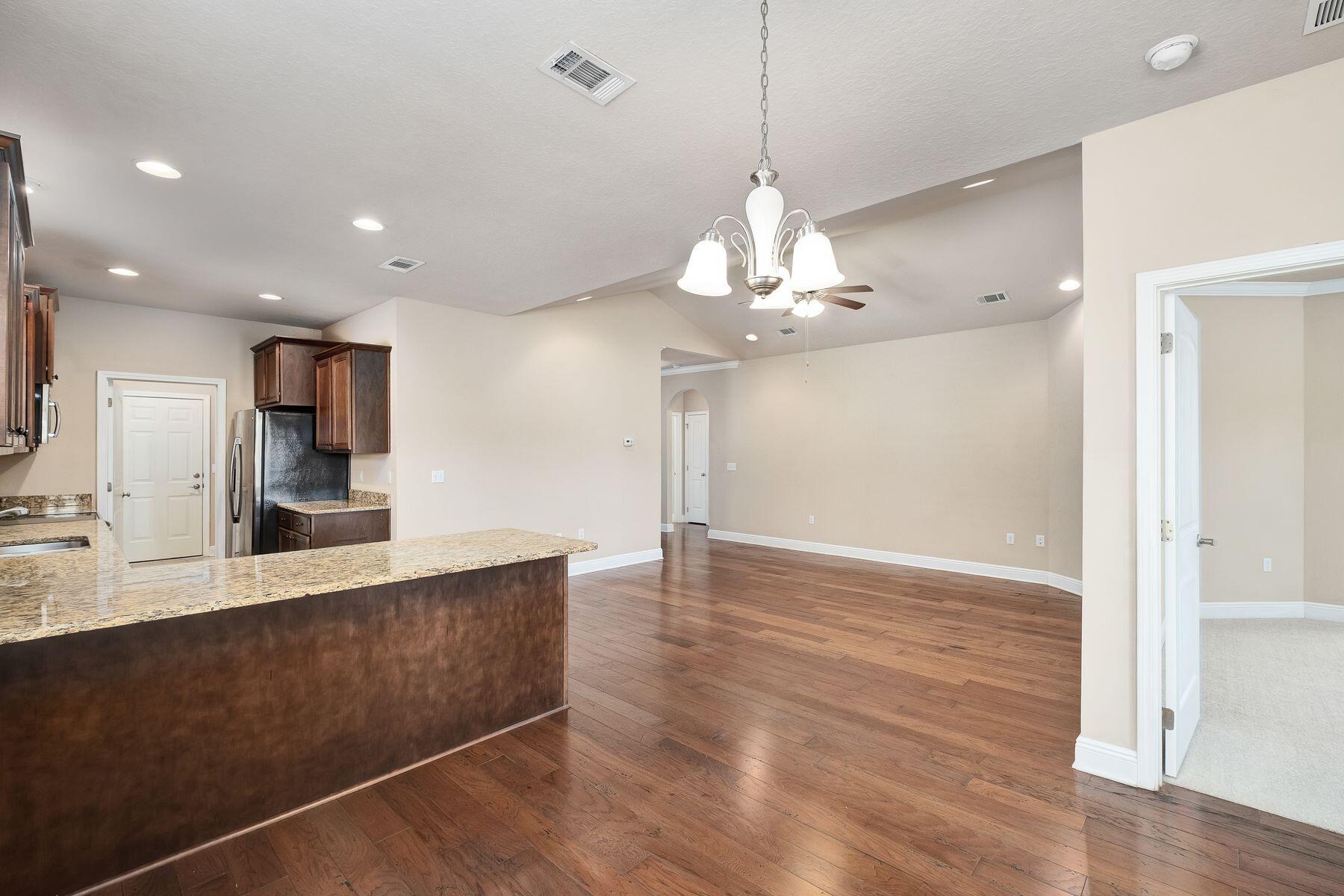 537 Pin Oak Loop