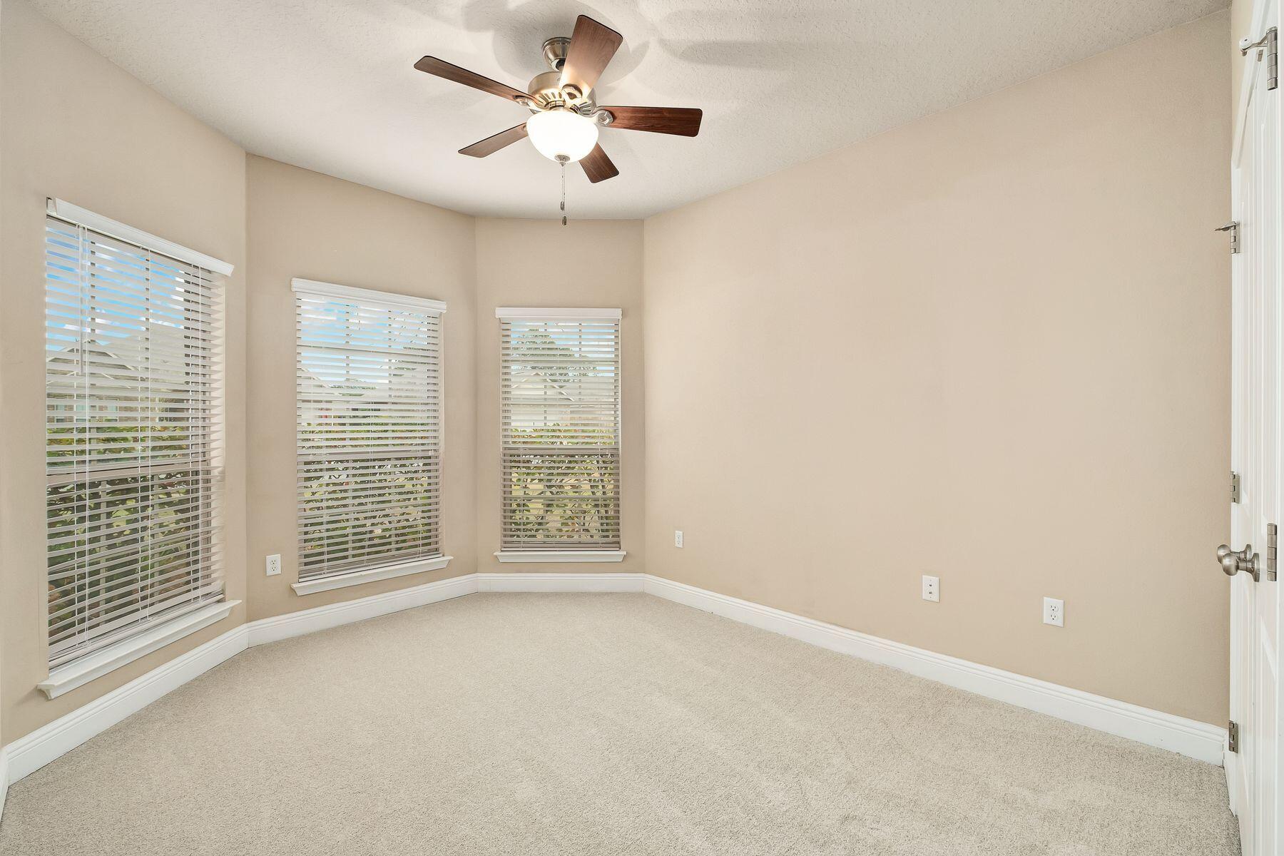 537 Pin Oak Loop