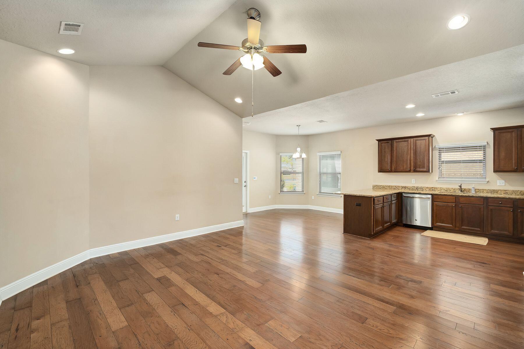 537 Pin Oak Loop