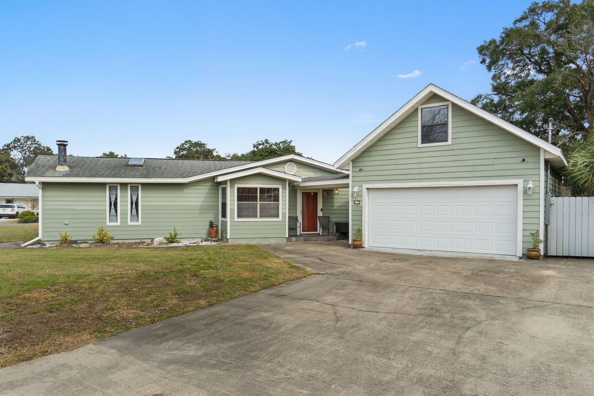 103 SW Cedar Avenue