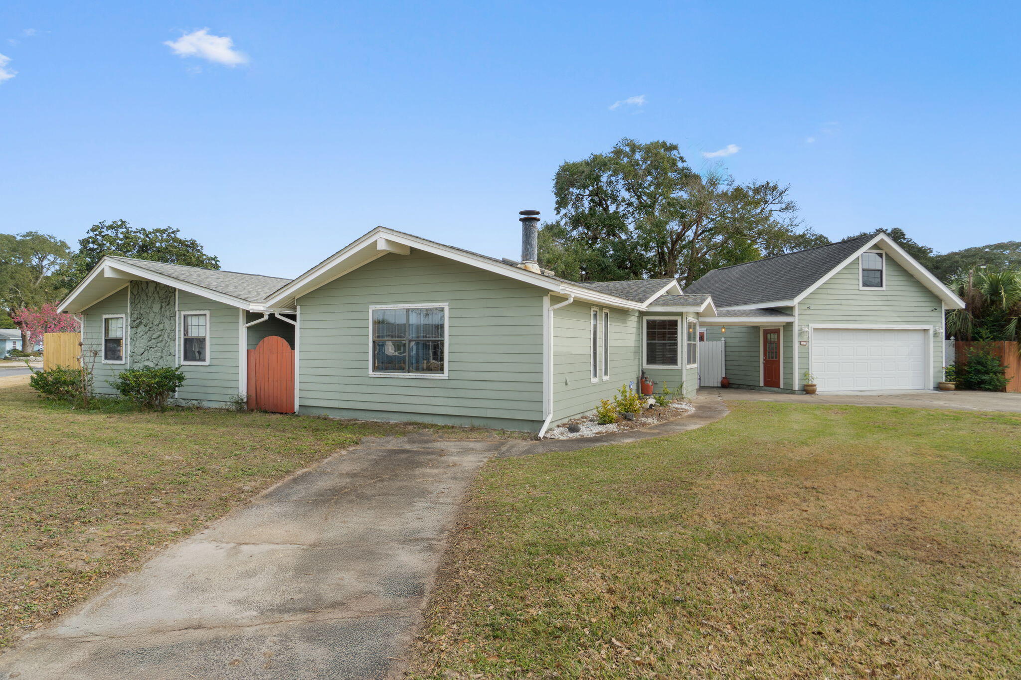 103 SW Cedar Avenue