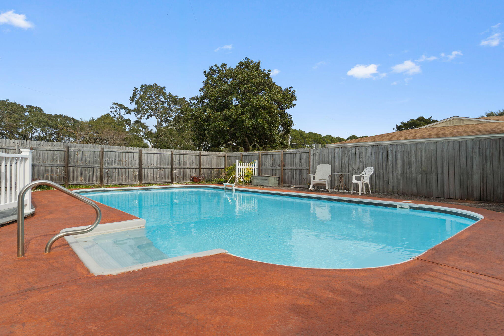 103 SW Cedar Avenue