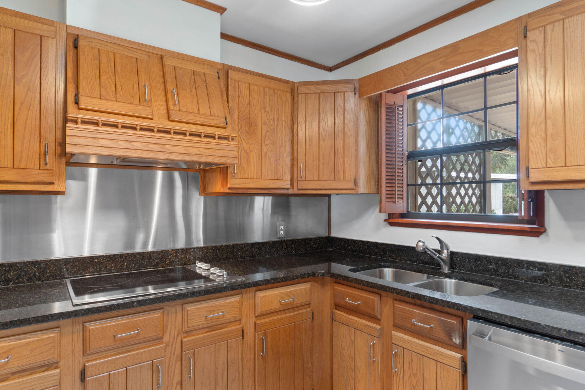 103 SW Cedar Avenue