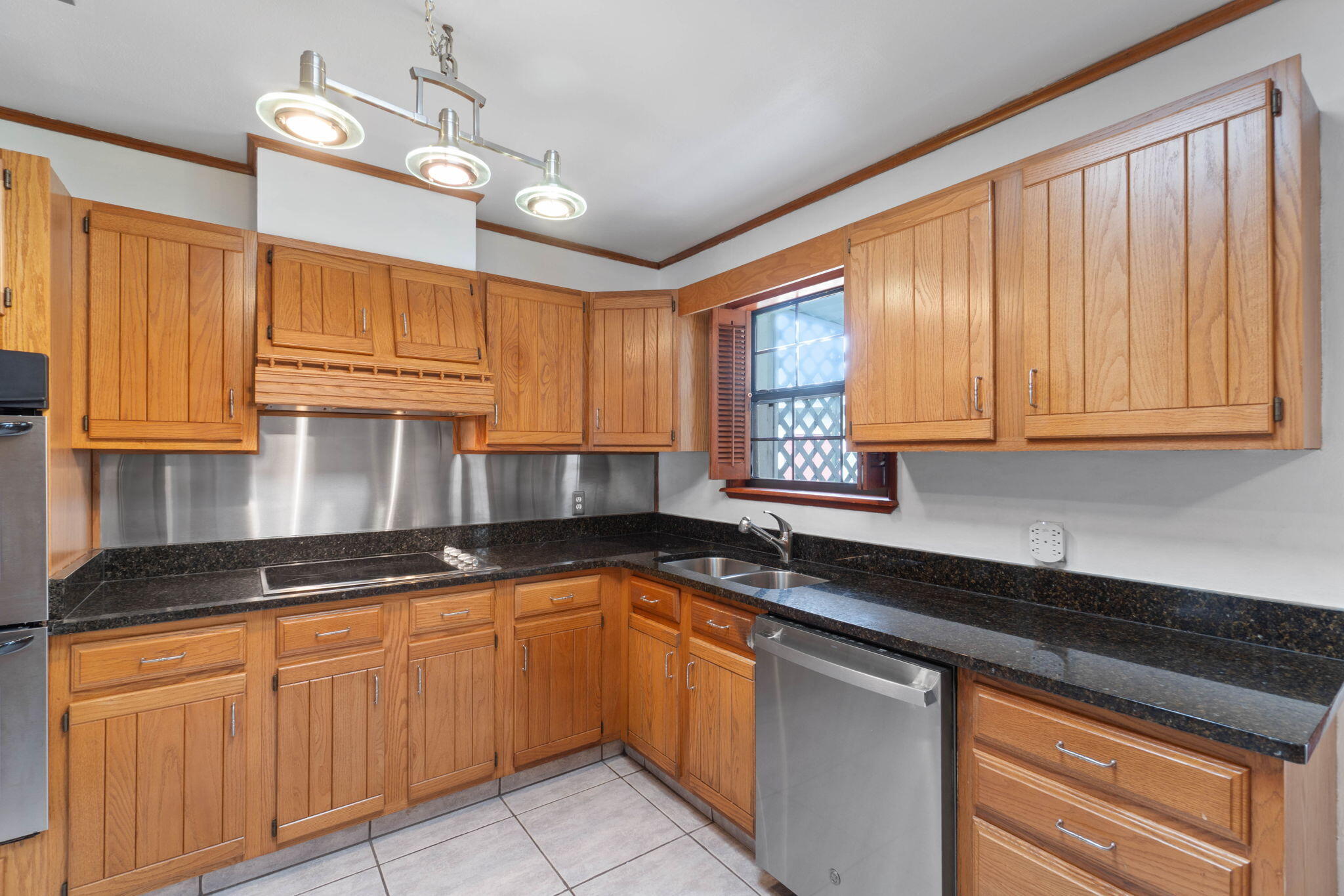 103 SW Cedar Avenue