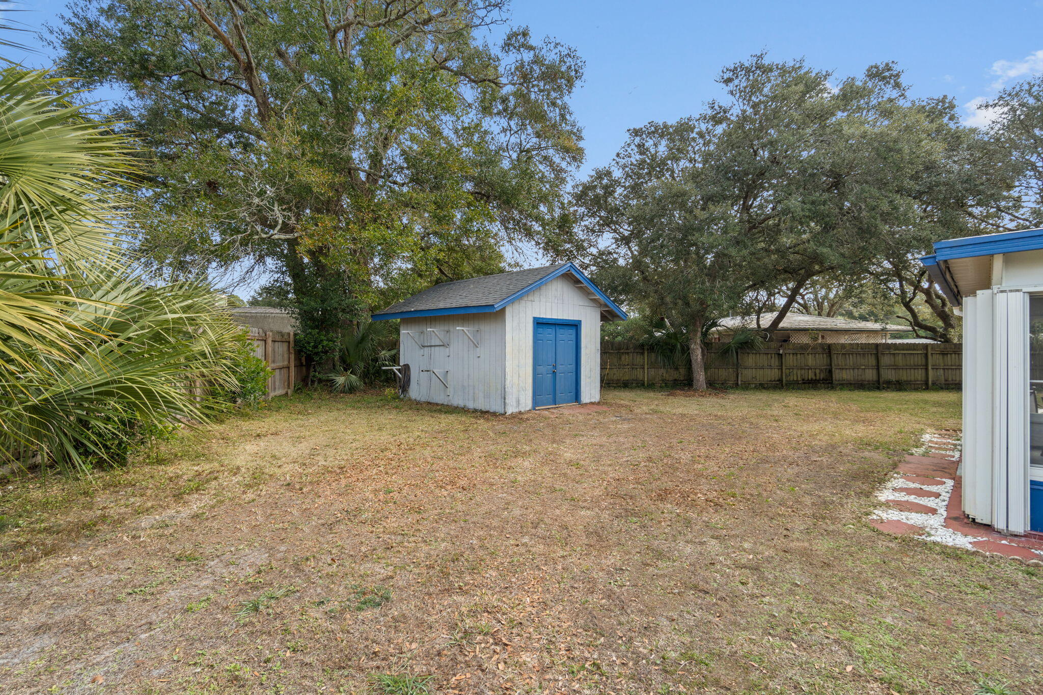 105 SW Cedar Avenue