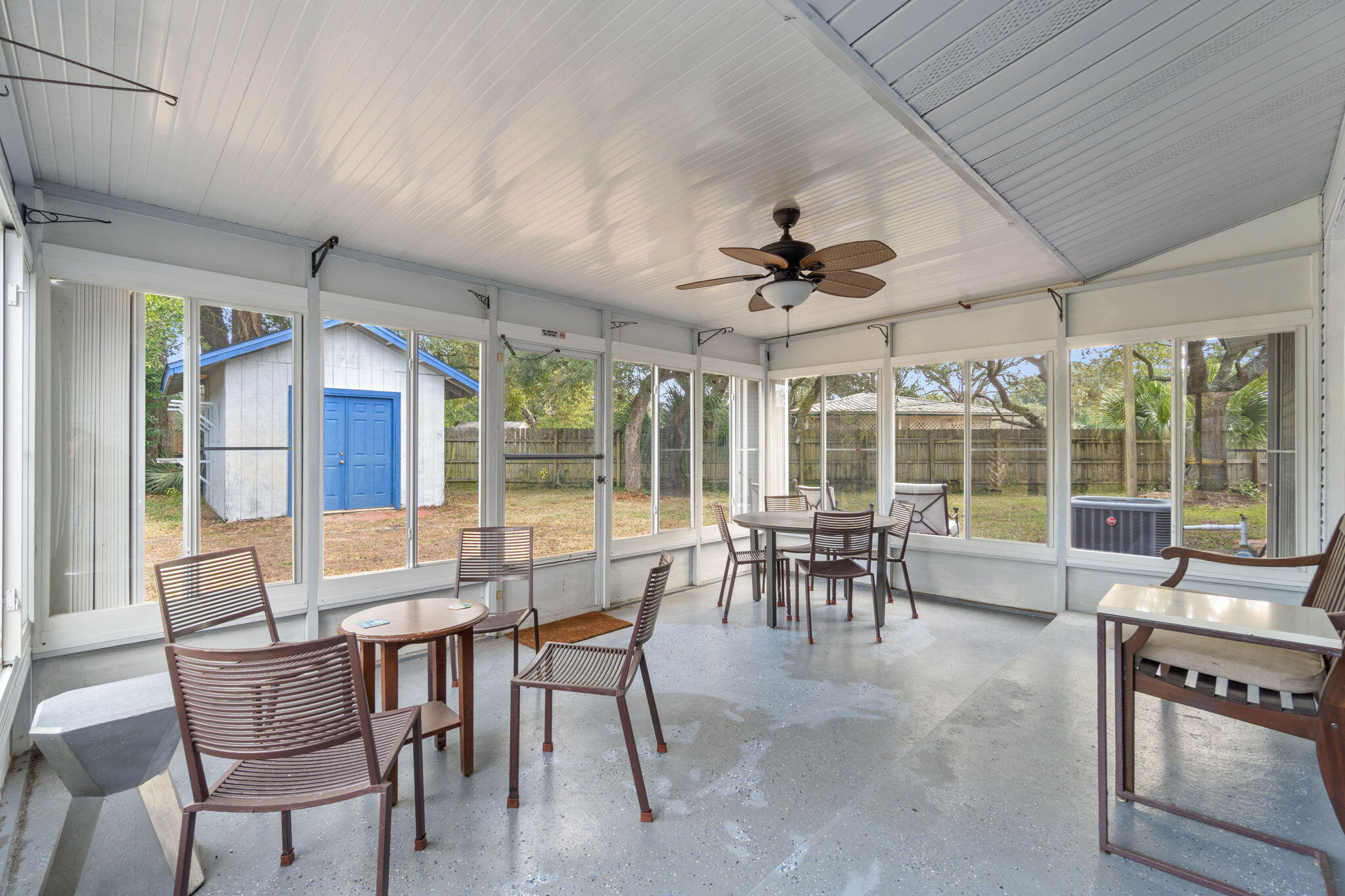 105 SW Cedar Avenue